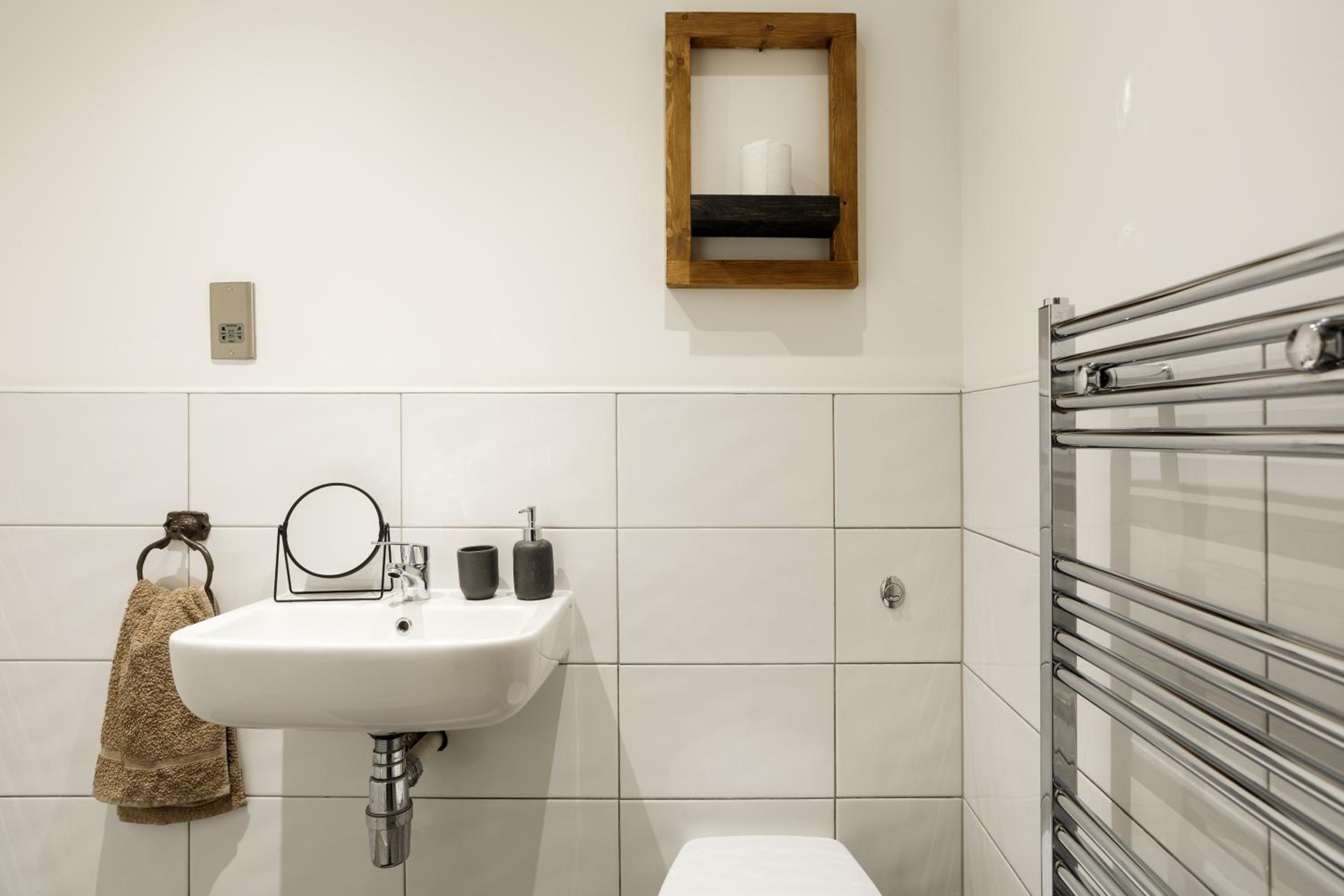 Bradford Vacations - Stunning Designer Penthouse - 85'' Cinema TV! - Property Image 18