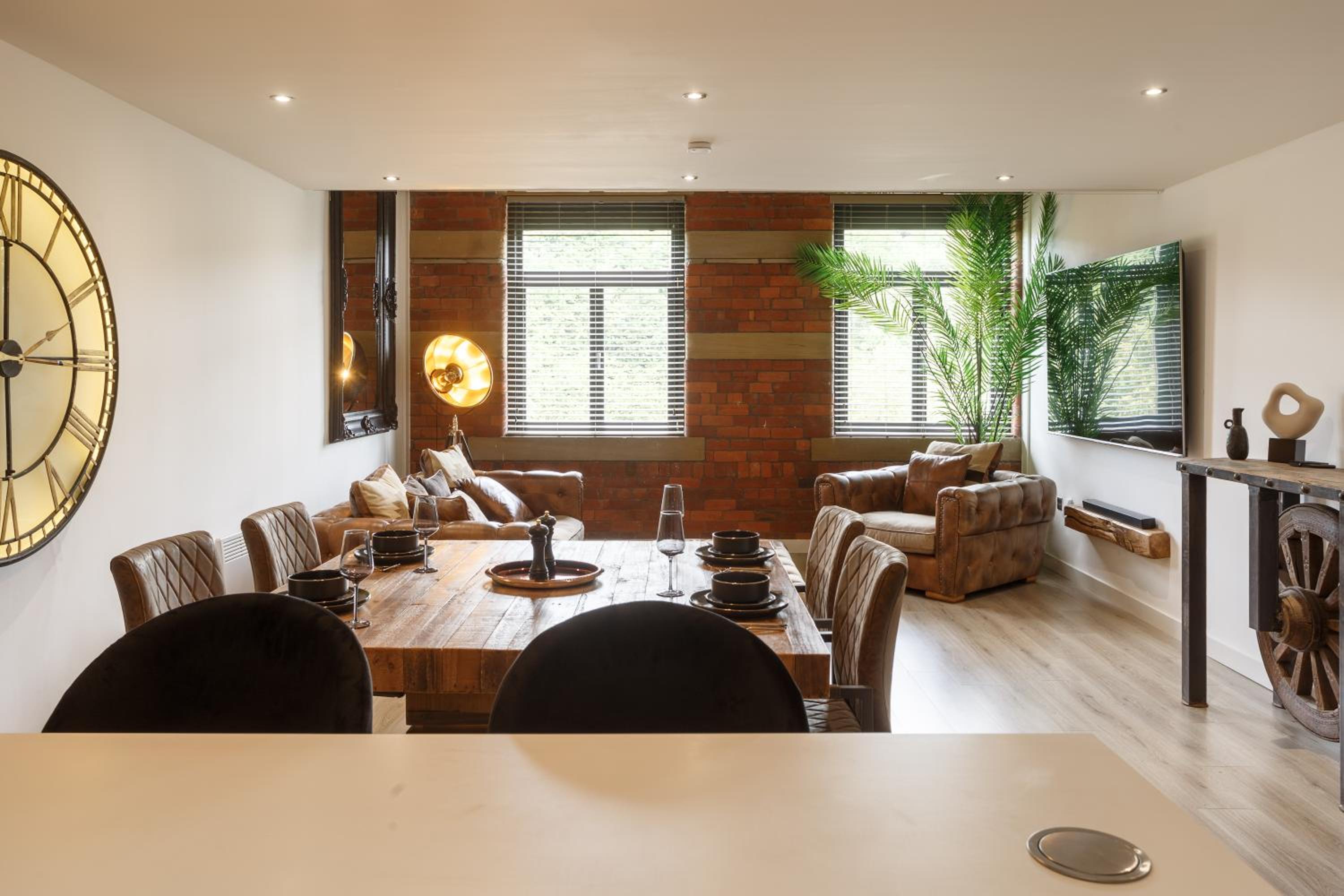 Bradford Vacations - Stunning Designer Penthouse - 85'' Cinema TV! - Property Image 24