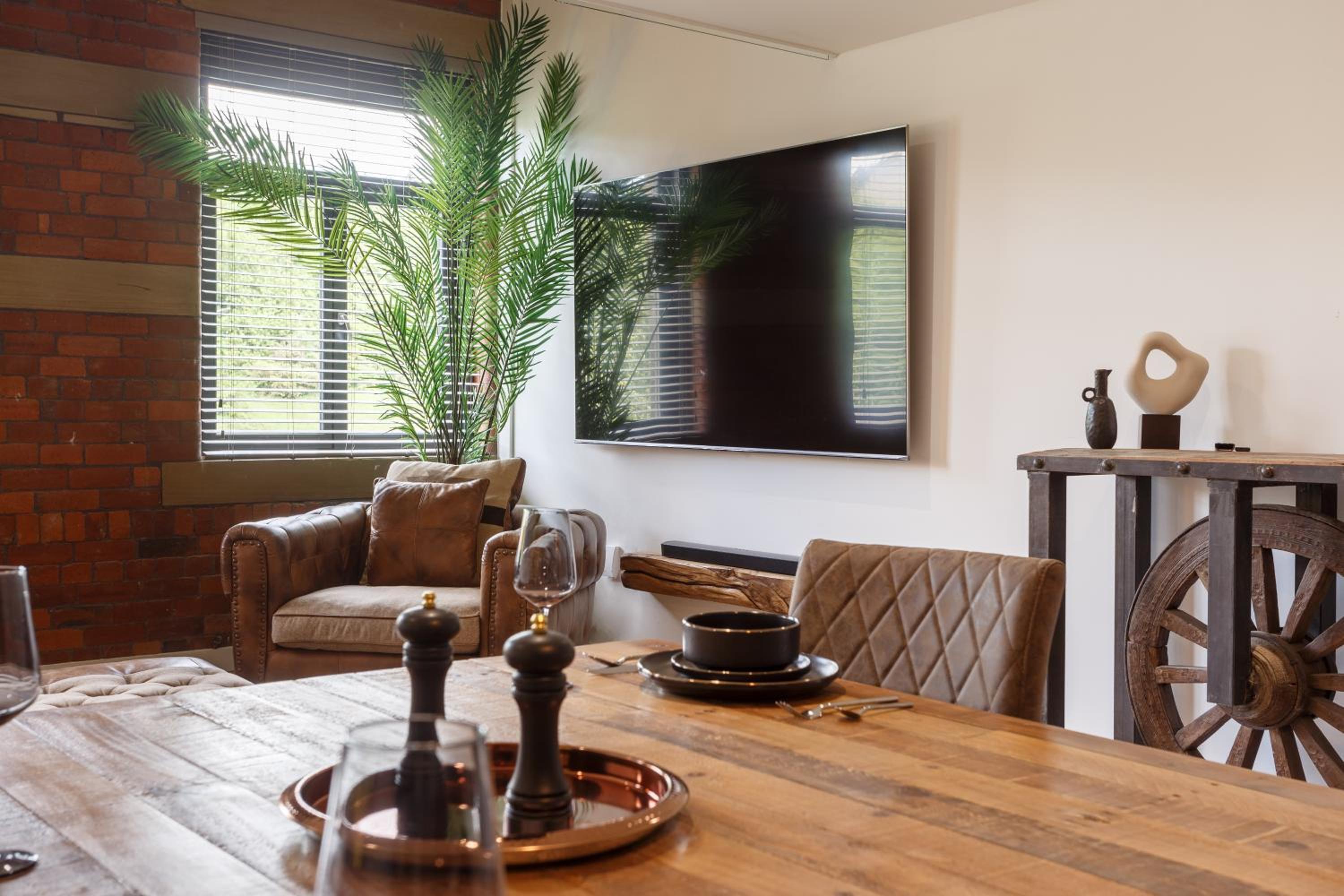 Bradford Vacations - Stunning Designer Penthouse - 85'' Cinema TV! - Property Image 21