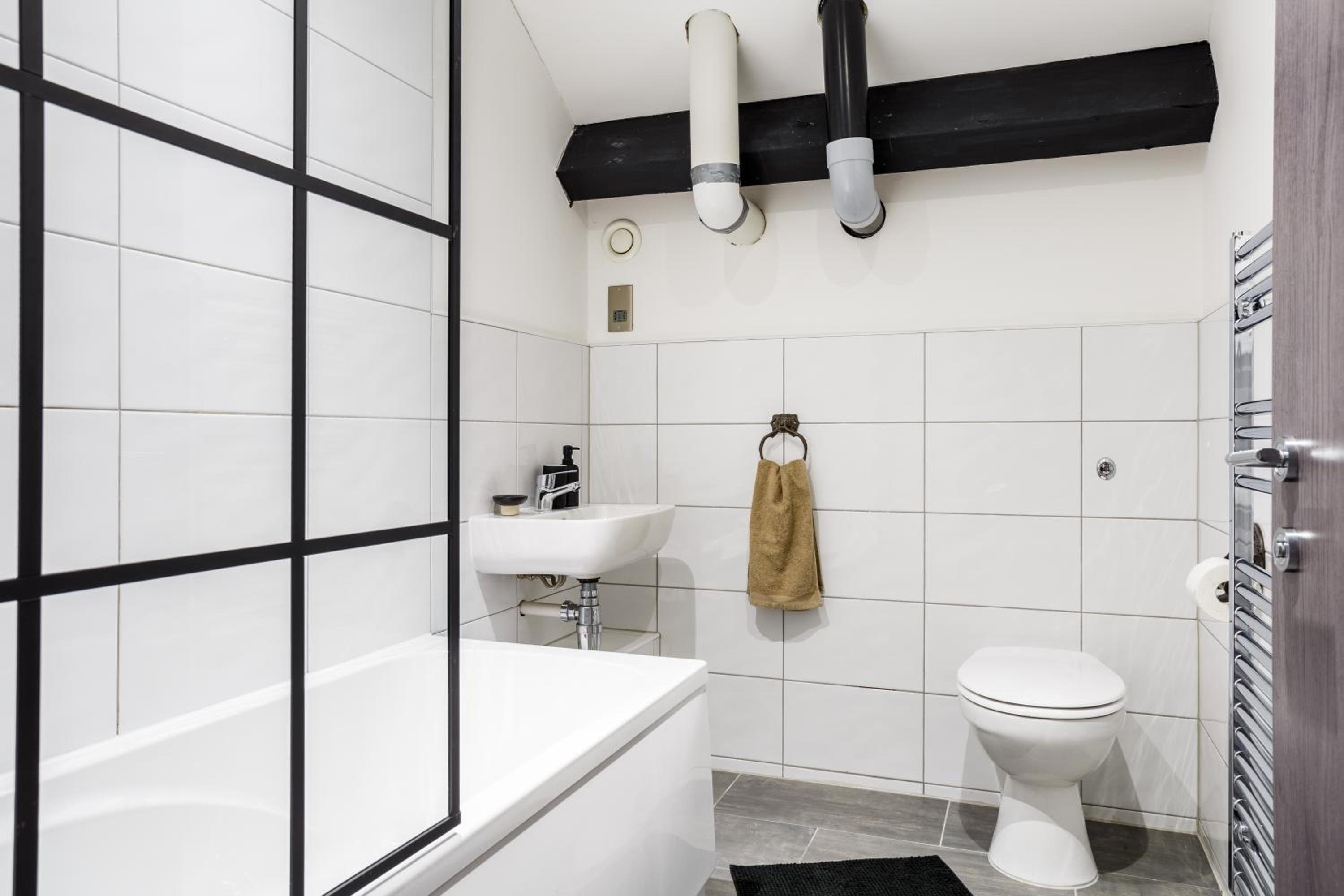 Bradford Vacations - Stunning Designer Penthouse - 85'' Cinema TV! - Property Image 31