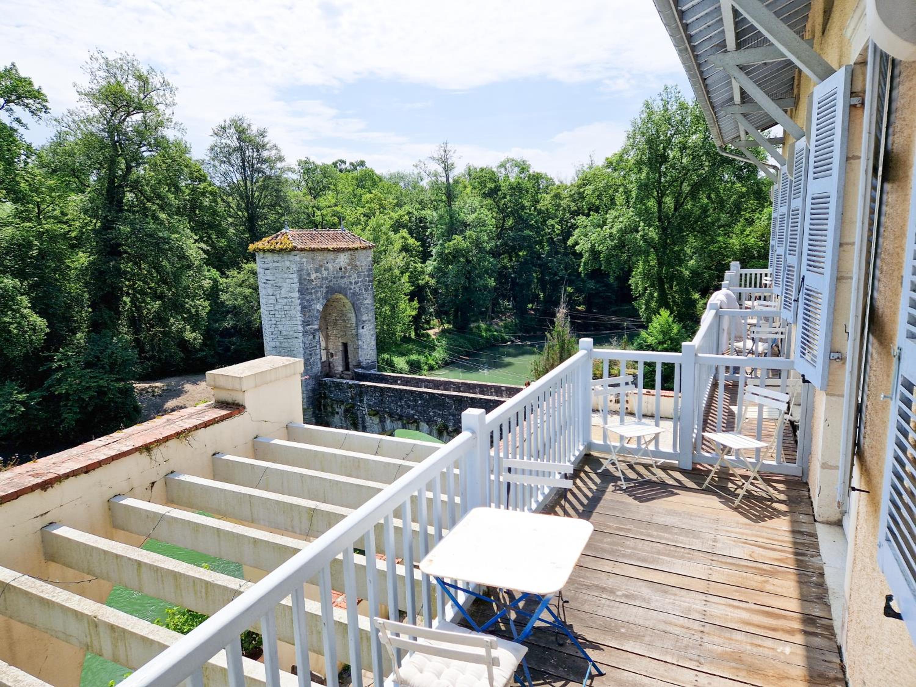 Chambres du Pont de la Légende view 3
