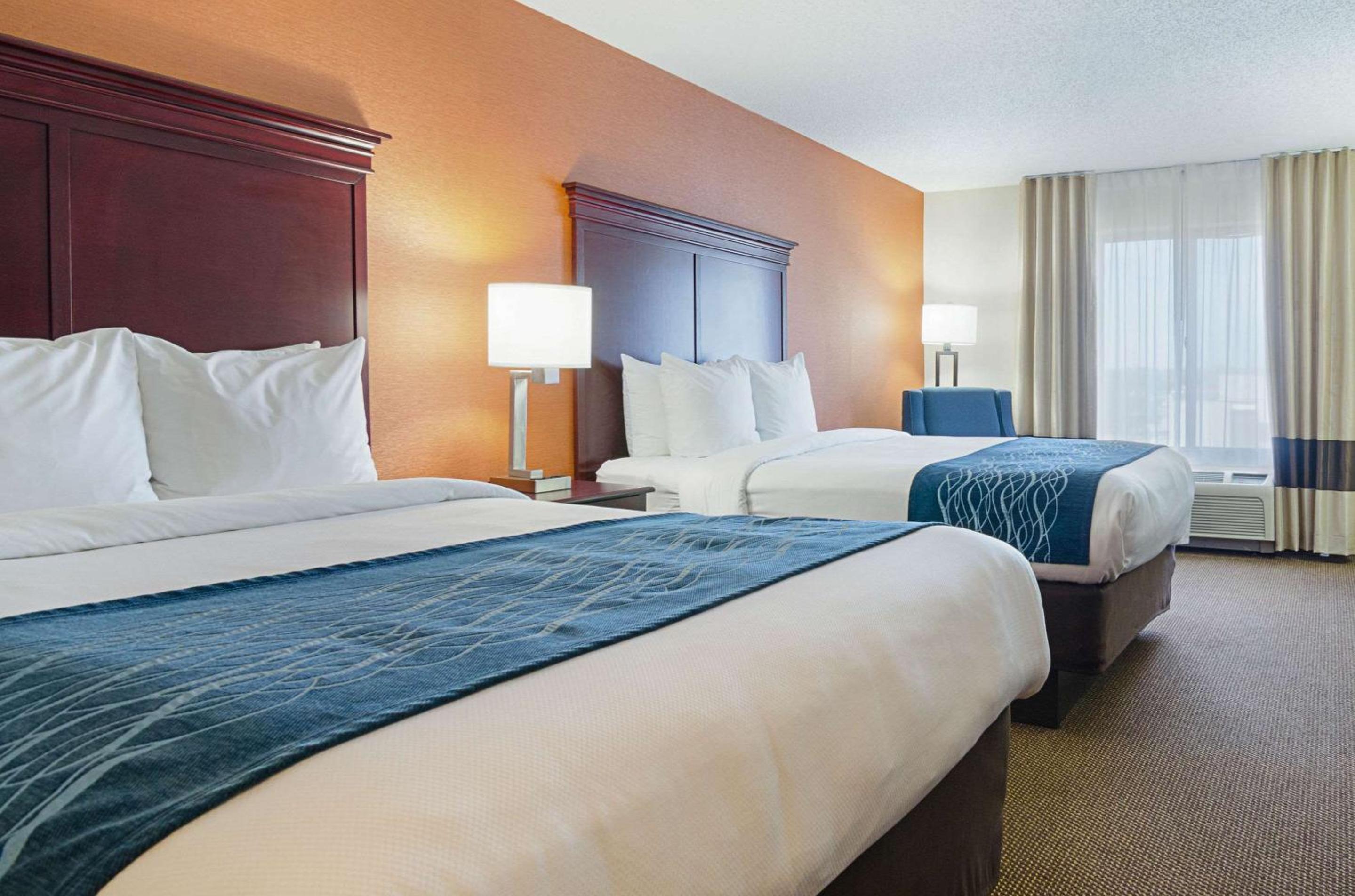 Hutchinson Vacations - Comfort Inn  Suites - Property Image 12