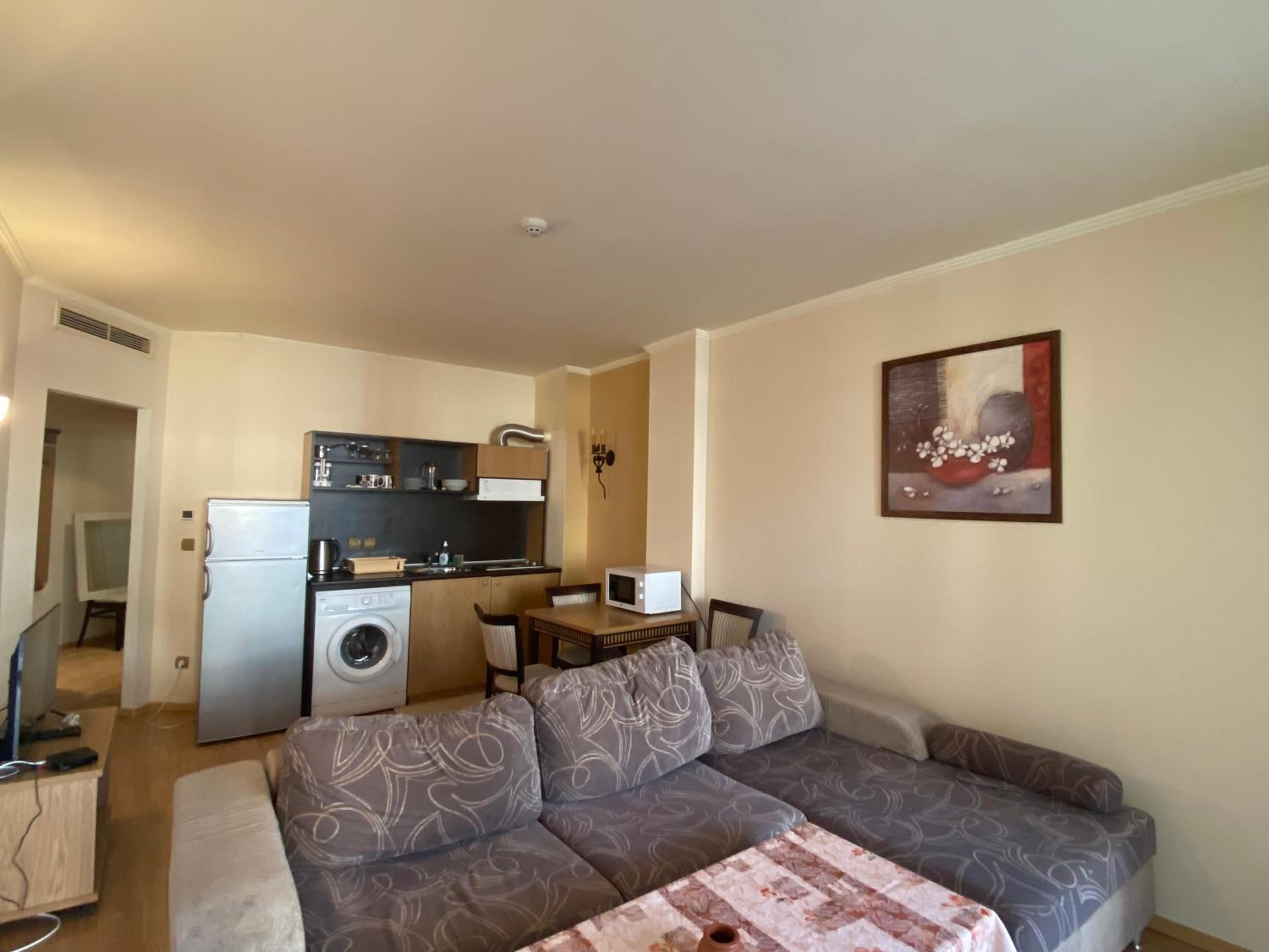 ATRIUM 402 Elenite One Bedroom Apartment