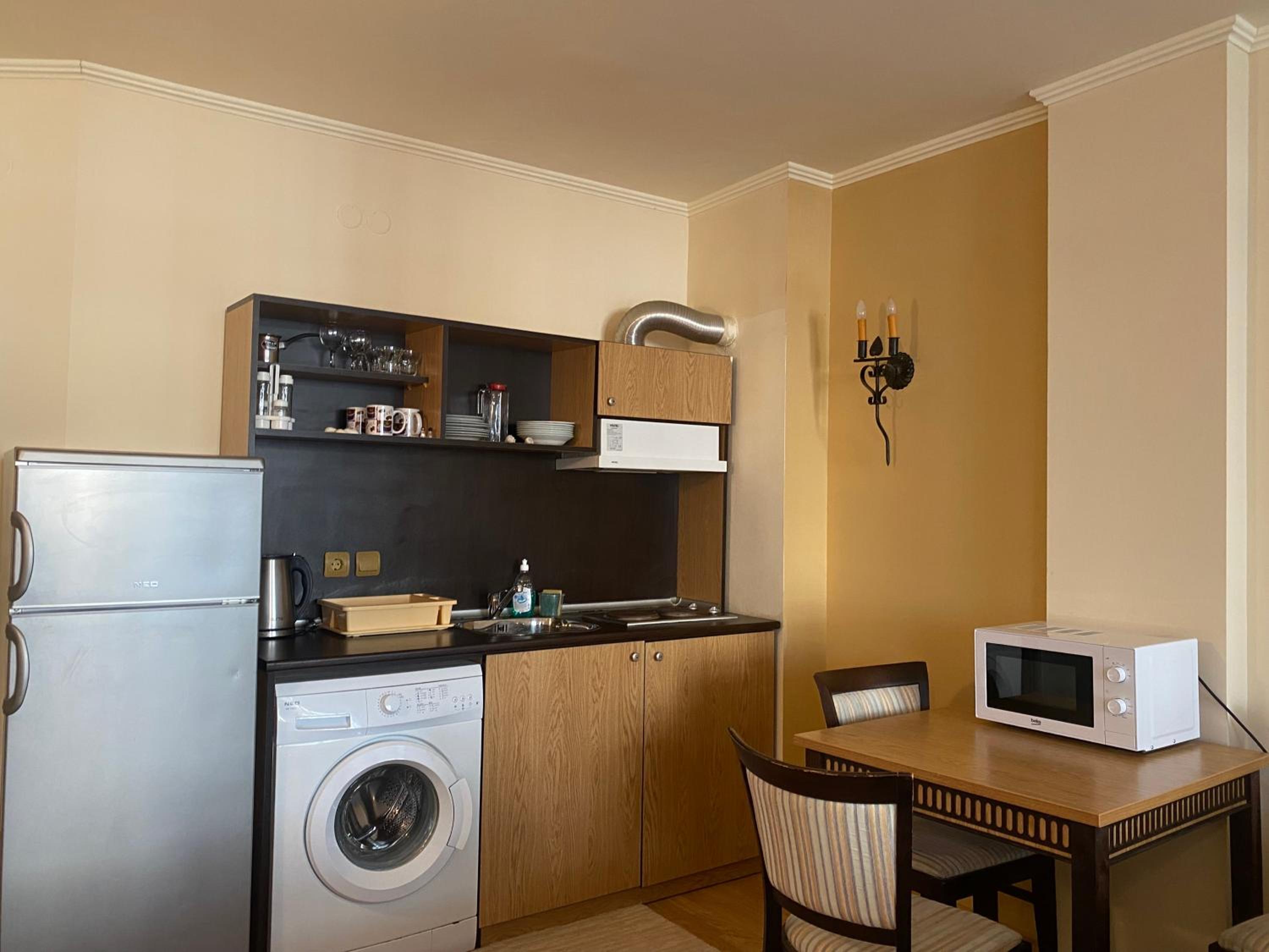 ATRIUM 402 Elenite One Bedroom Apartment