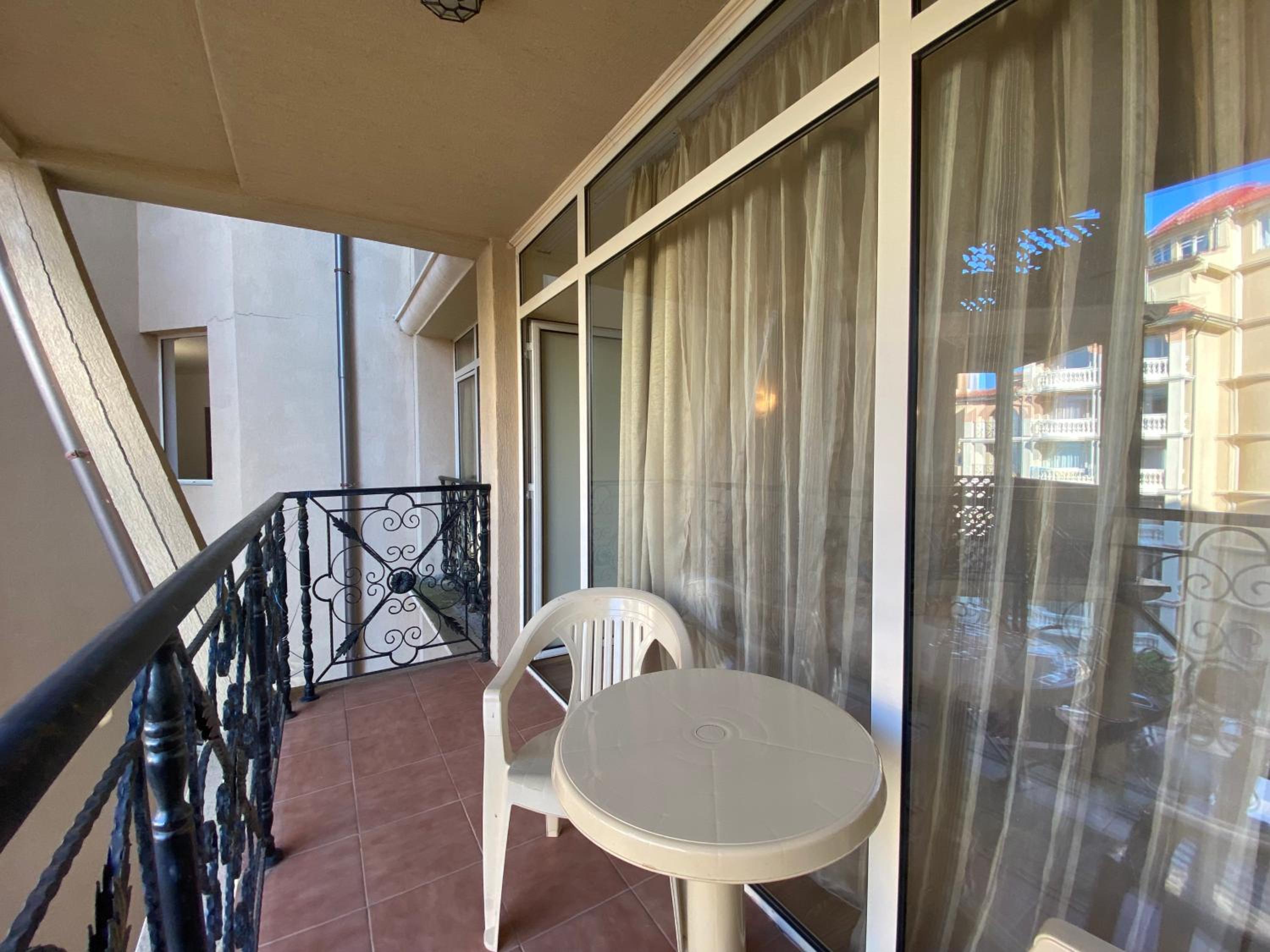 ATRIUM 402 Elenite One Bedroom Apartment
