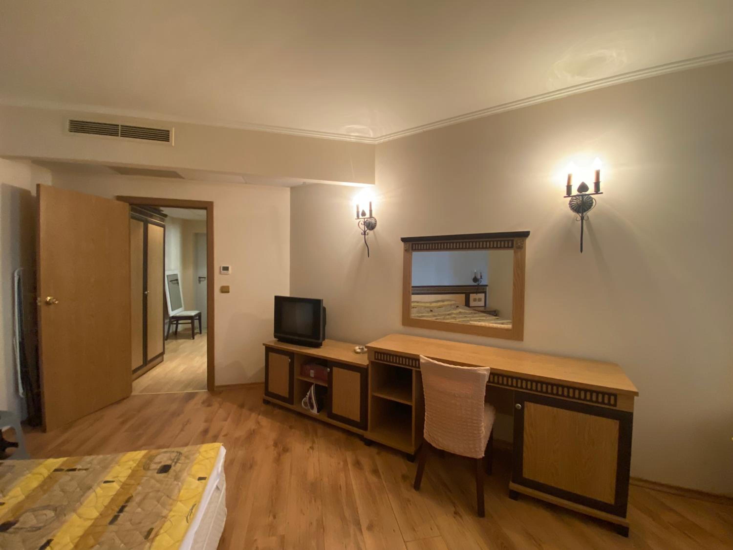 ATRIUM 402 Elenite One Bedroom Apartment