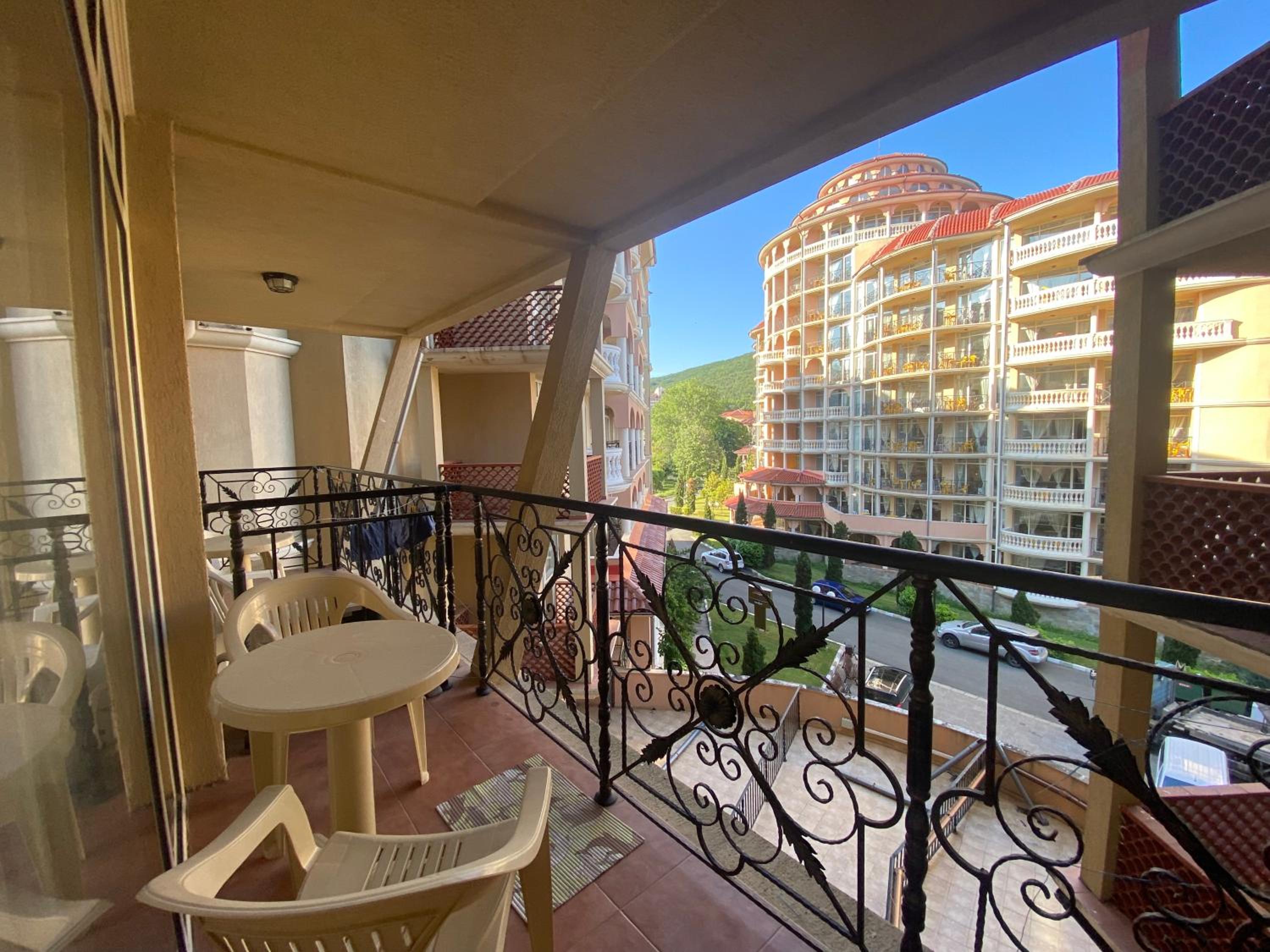 ATRIUM 402 Elenite One Bedroom Apartment