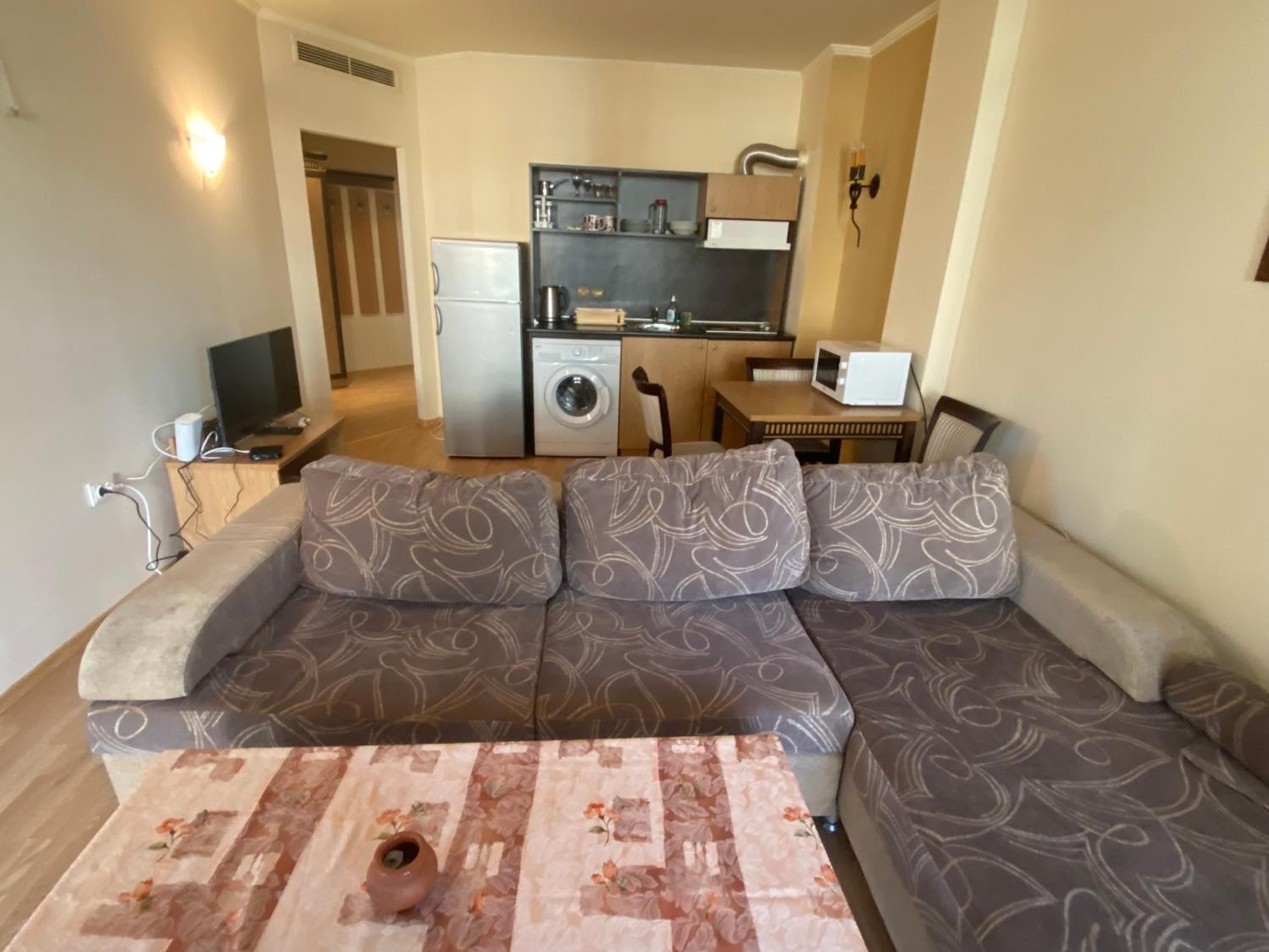 ATRIUM 402 Elenite One Bedroom Apartment