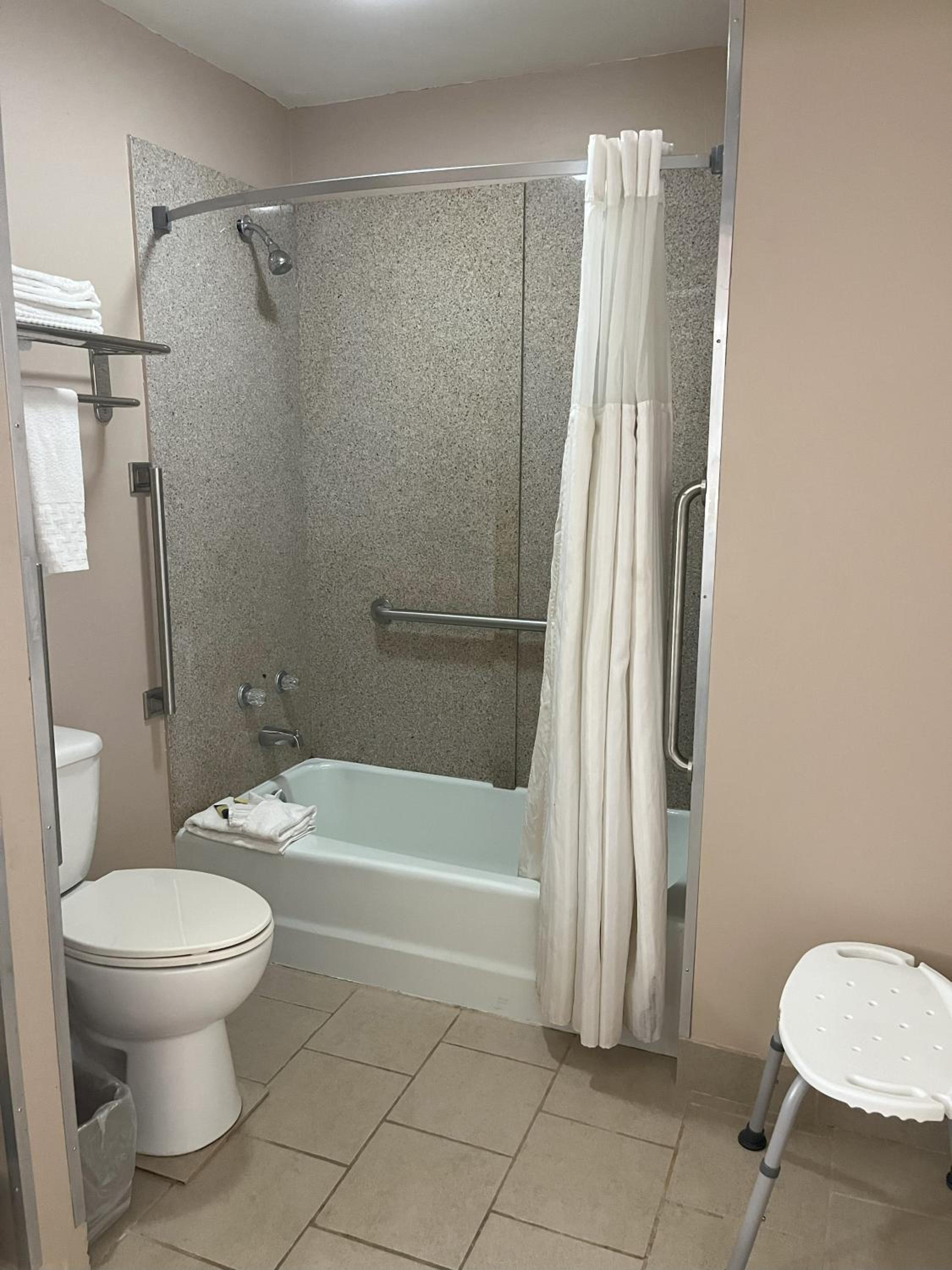 Pinetree Inn, Billede 9