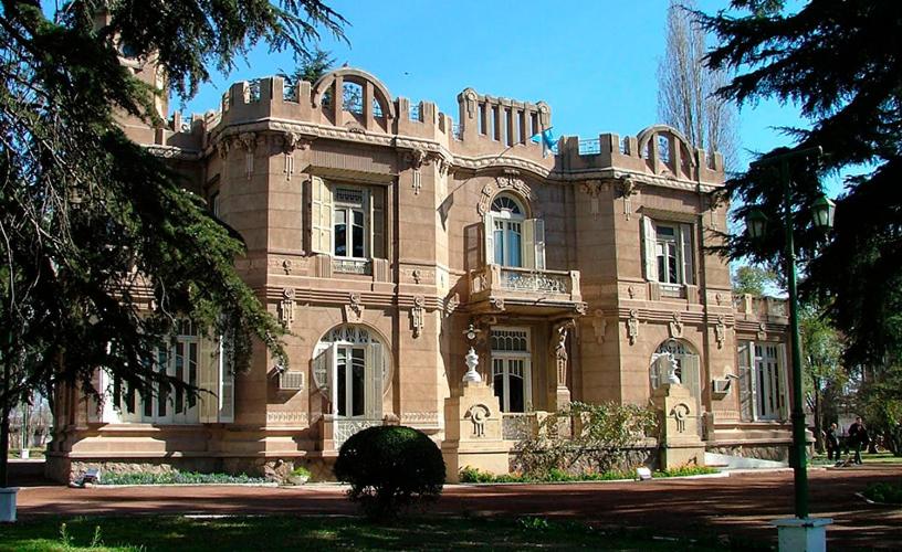 Hotel Maipu Luxury Apartment - Image 1