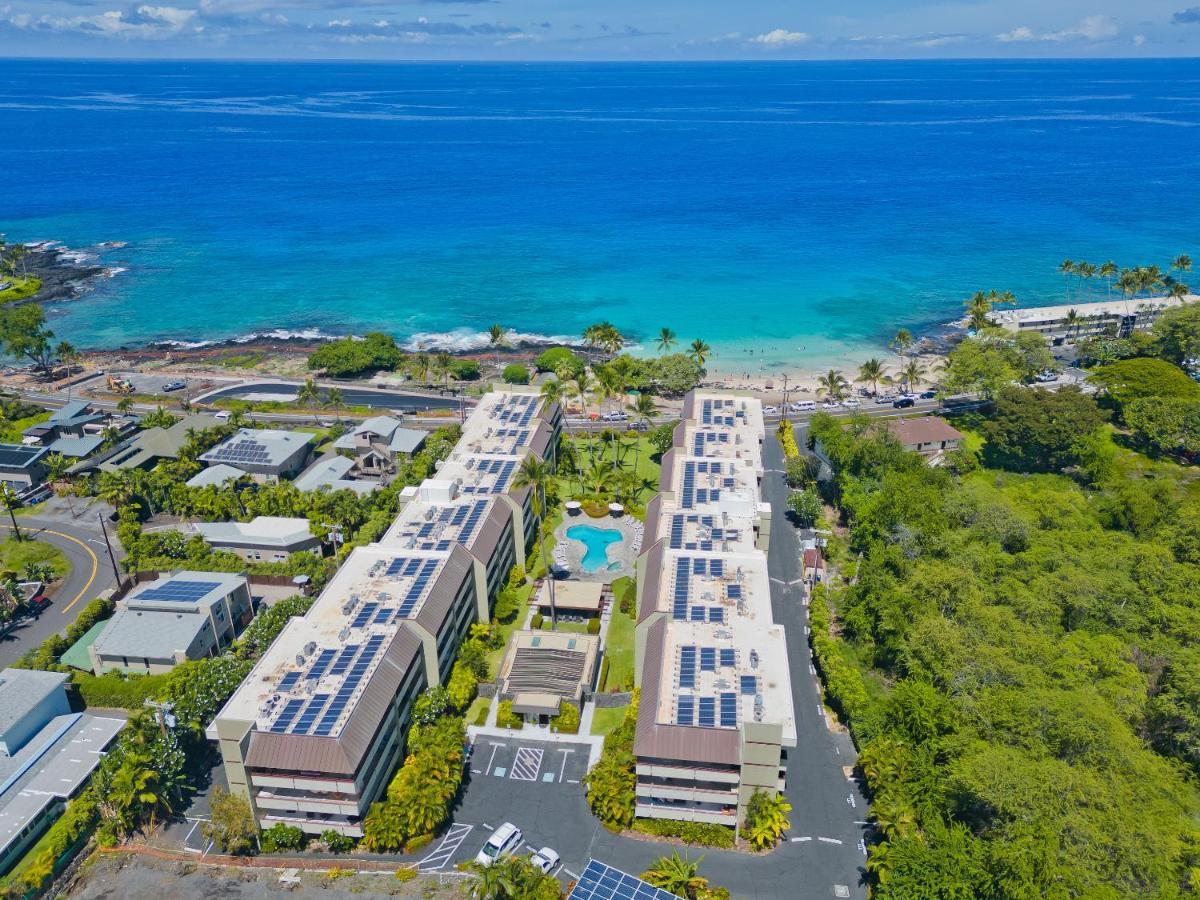 Hotel Kilokilo Kona at Magic Sands Beach - Image 1