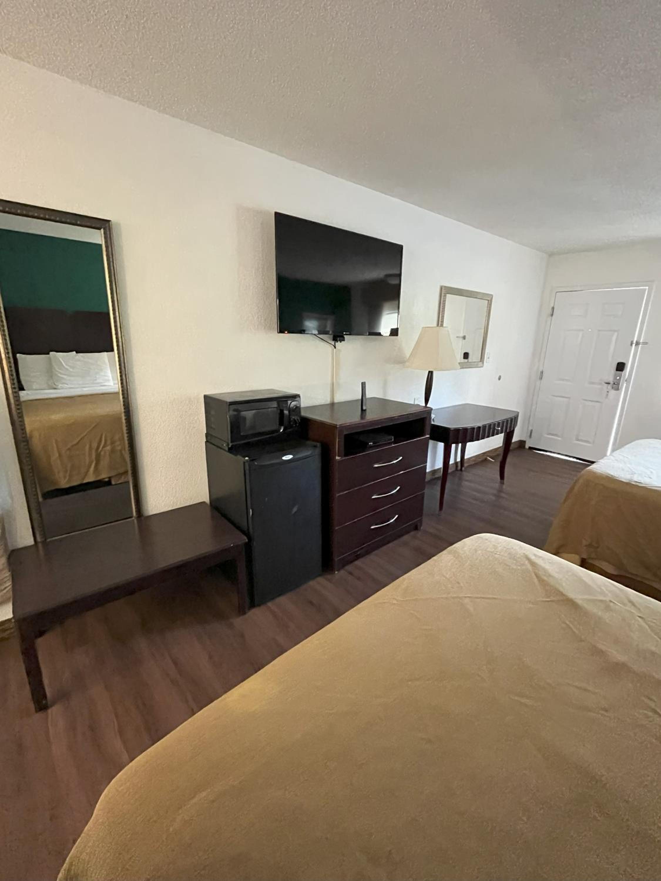 Pinetree Inn, Billede 43