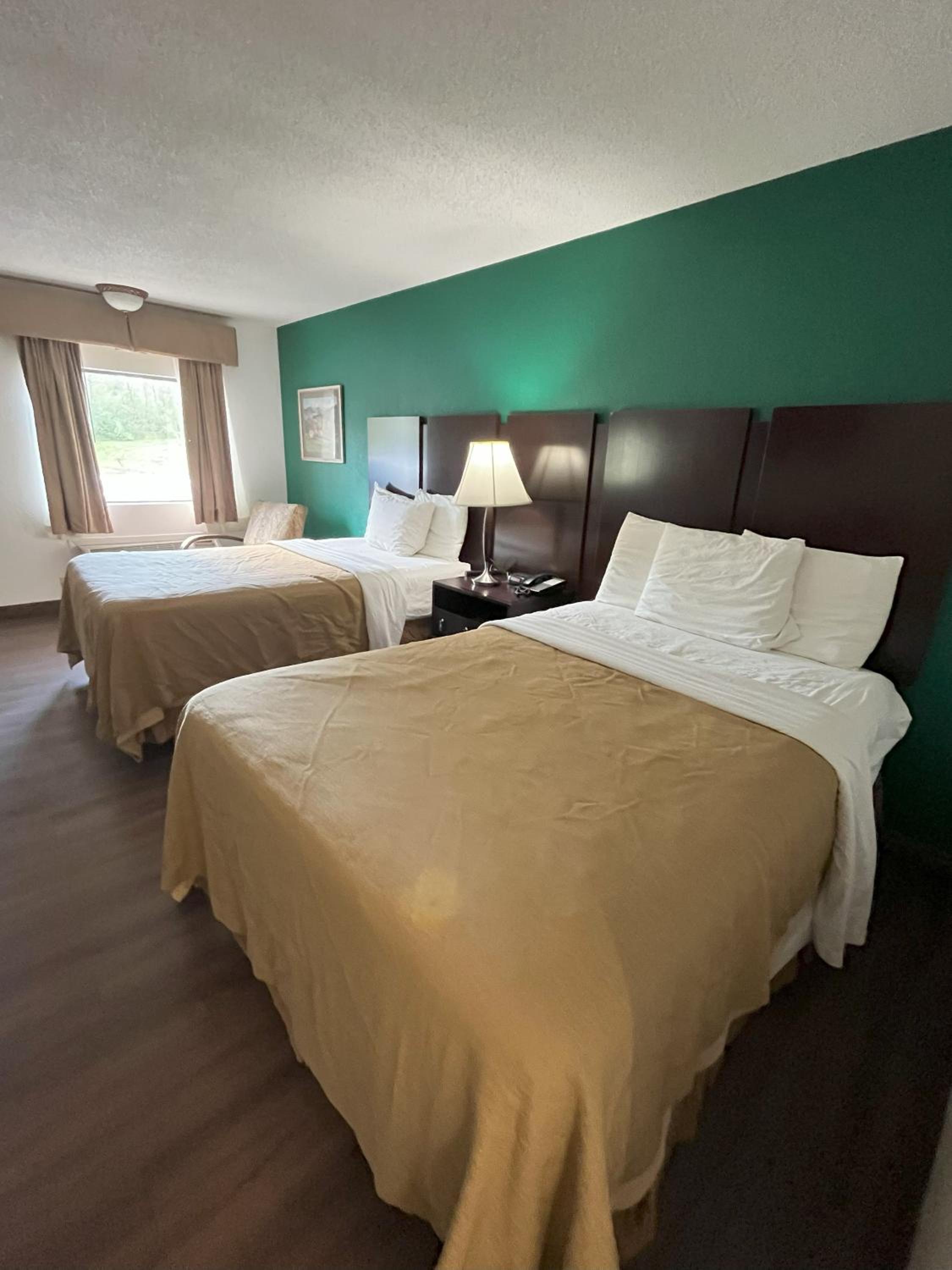 Pinetree Inn, Billede 50