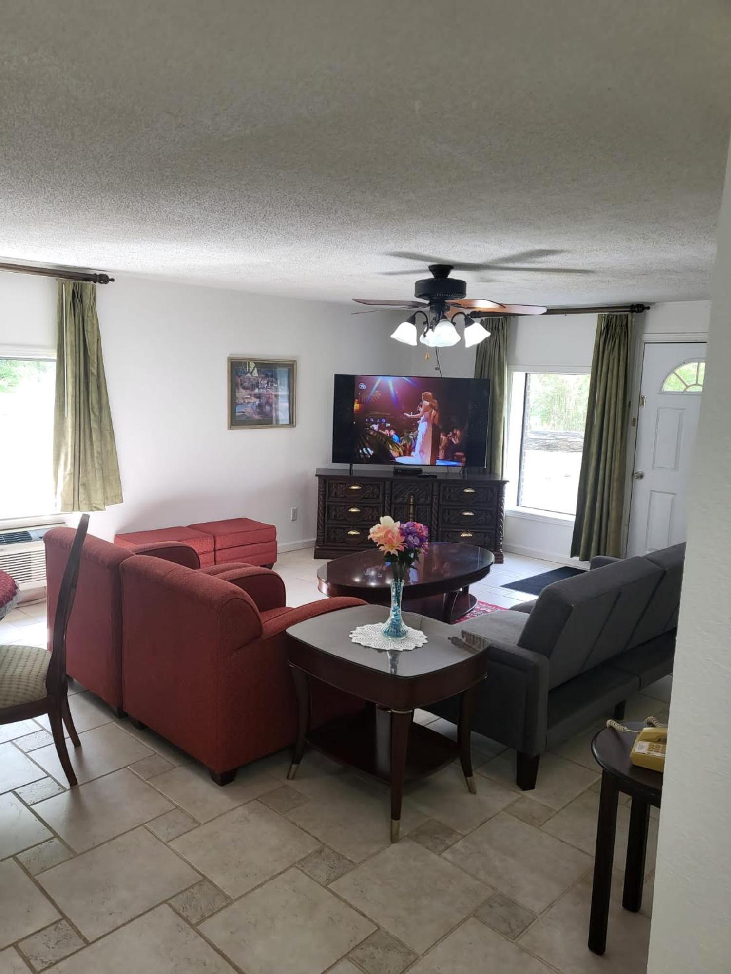 Pinetree Inn, Billede 51