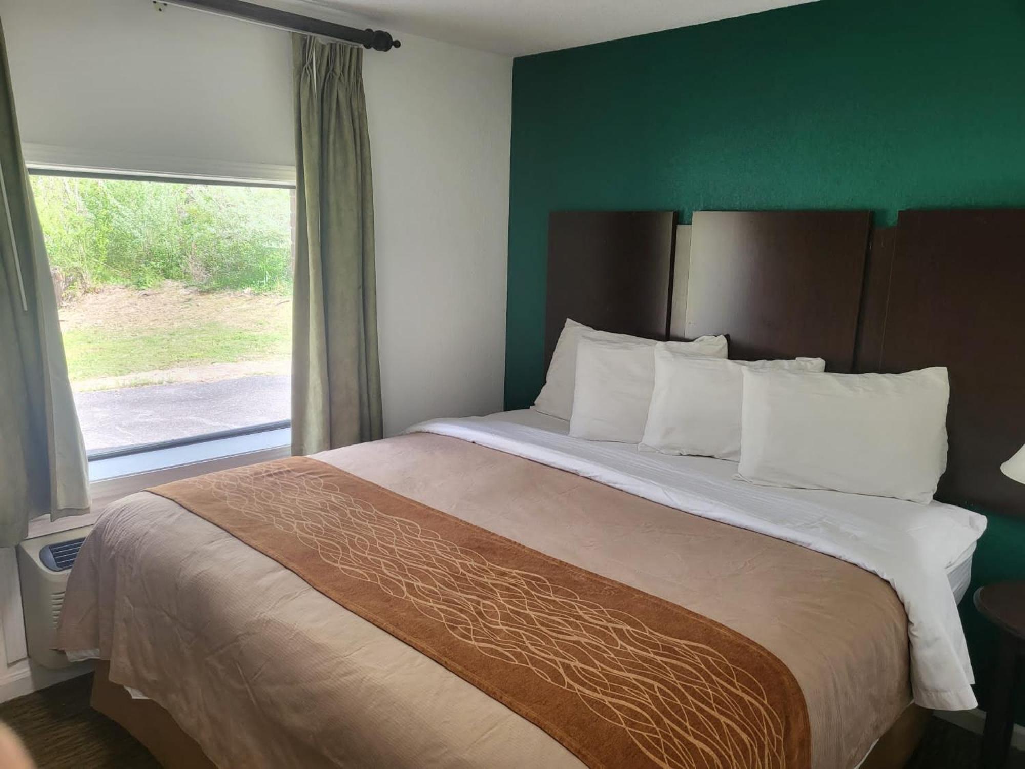 Pinetree Inn, Billede 39