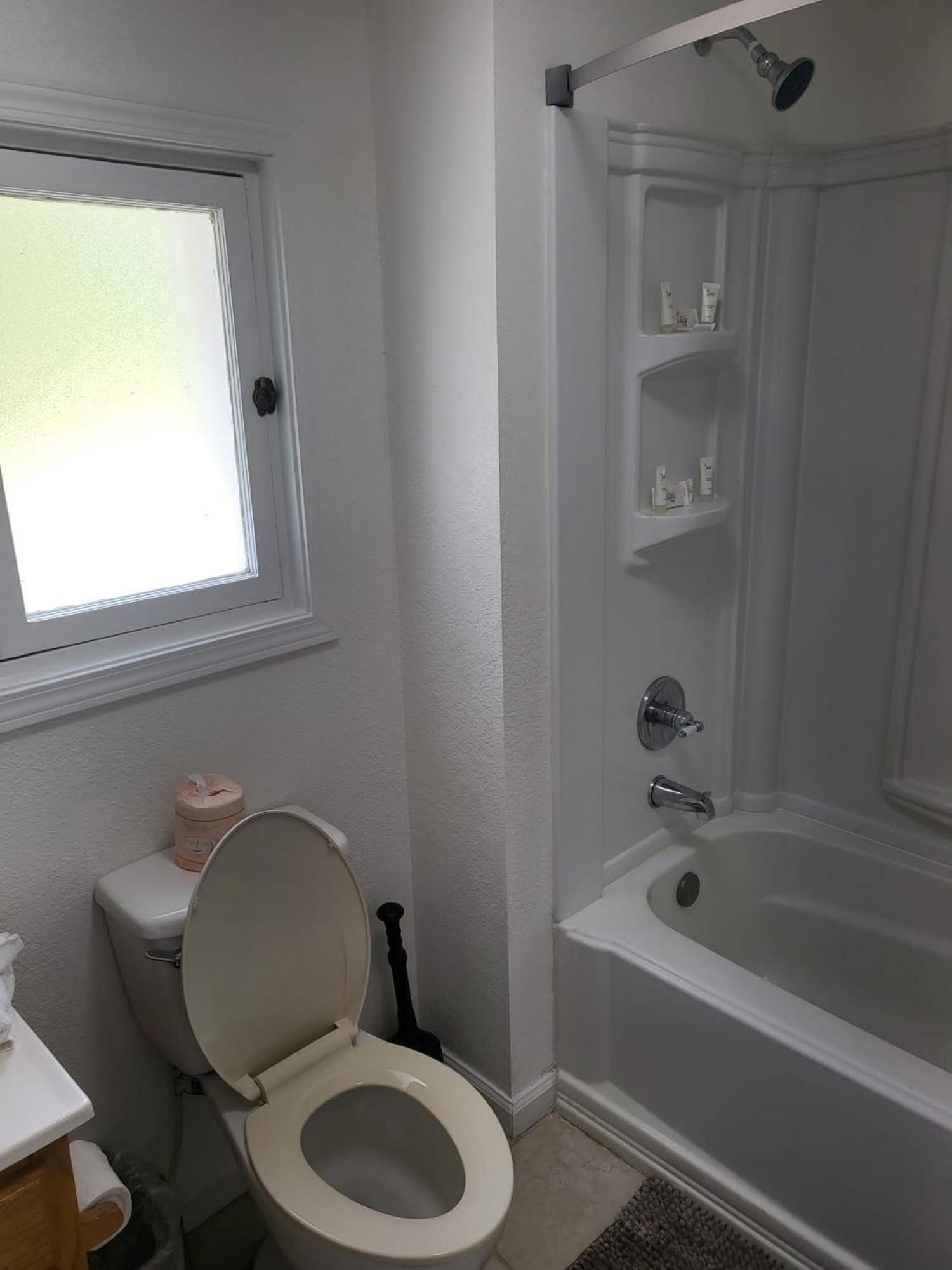 Pinetree Inn, Billede 5