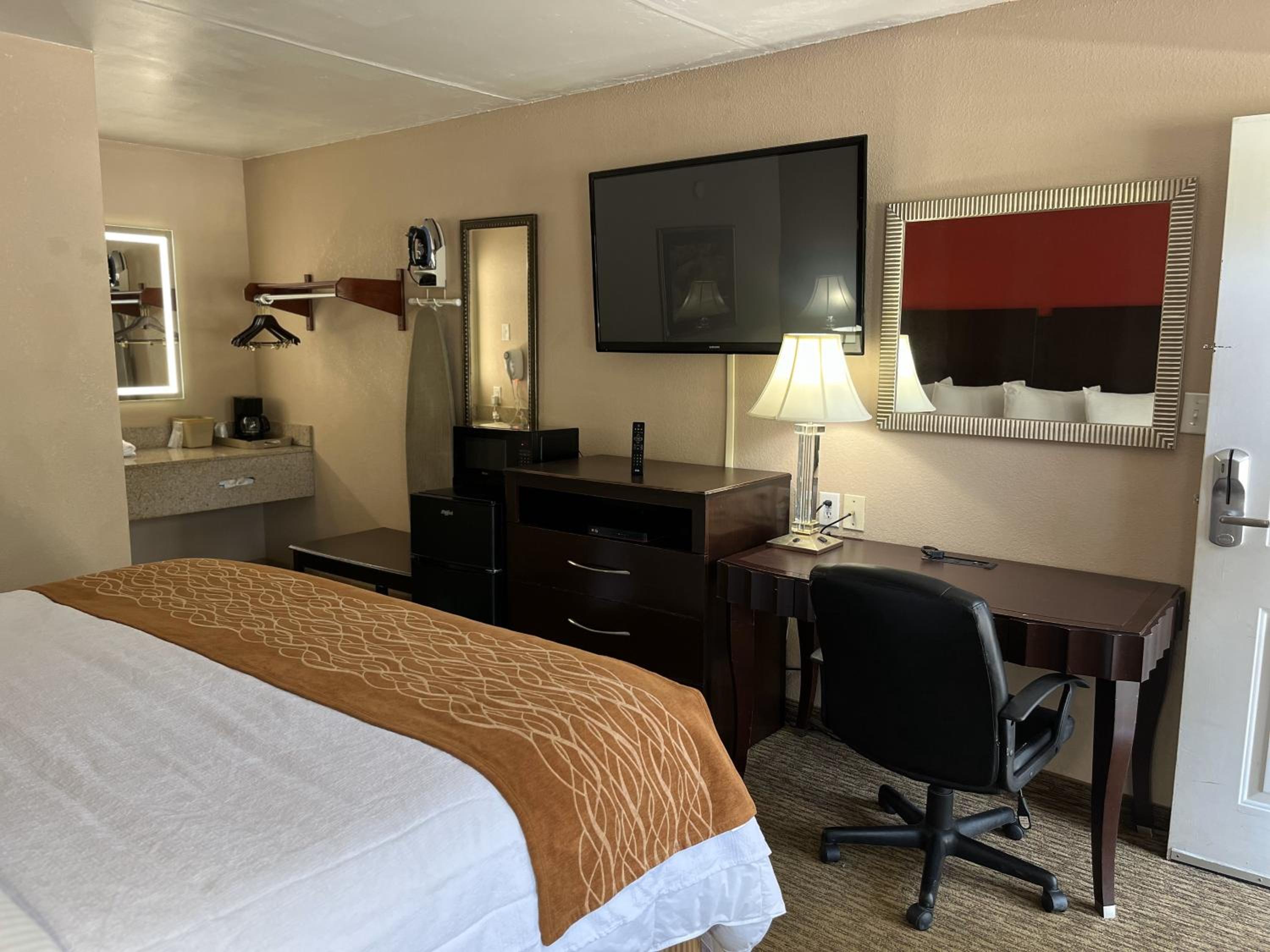 Pinetree Inn, Billede 37
