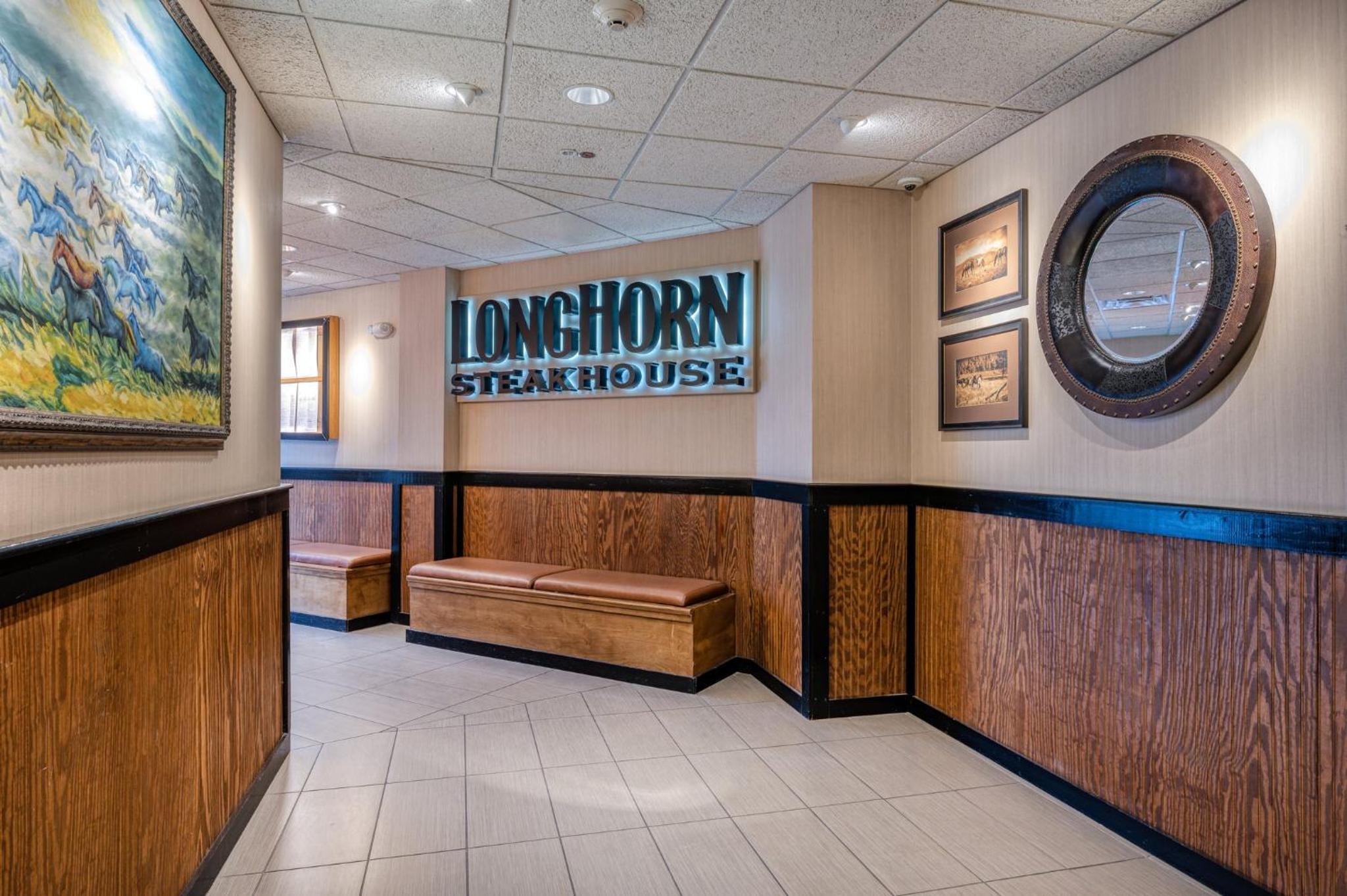 Terre Haute Vacations - Holiday Inn - Terre Haute, an IHG Hotel - Property Image 10