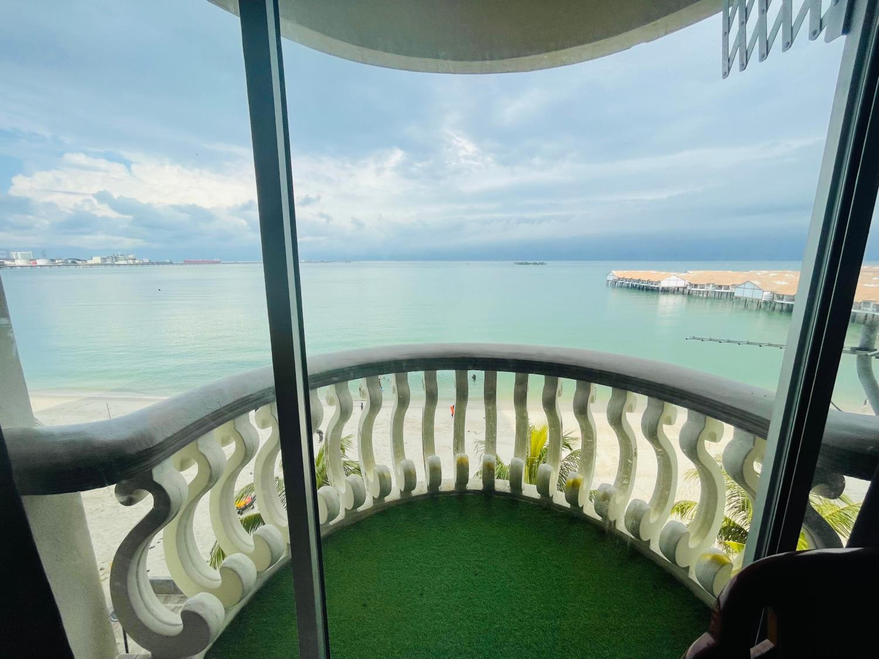 Beach Front 3BR at Glory Beach Resort photo 6