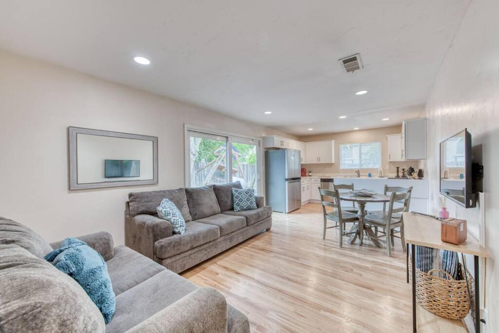 Hotel The Happy Hideaway 1BR Unit - Image 1