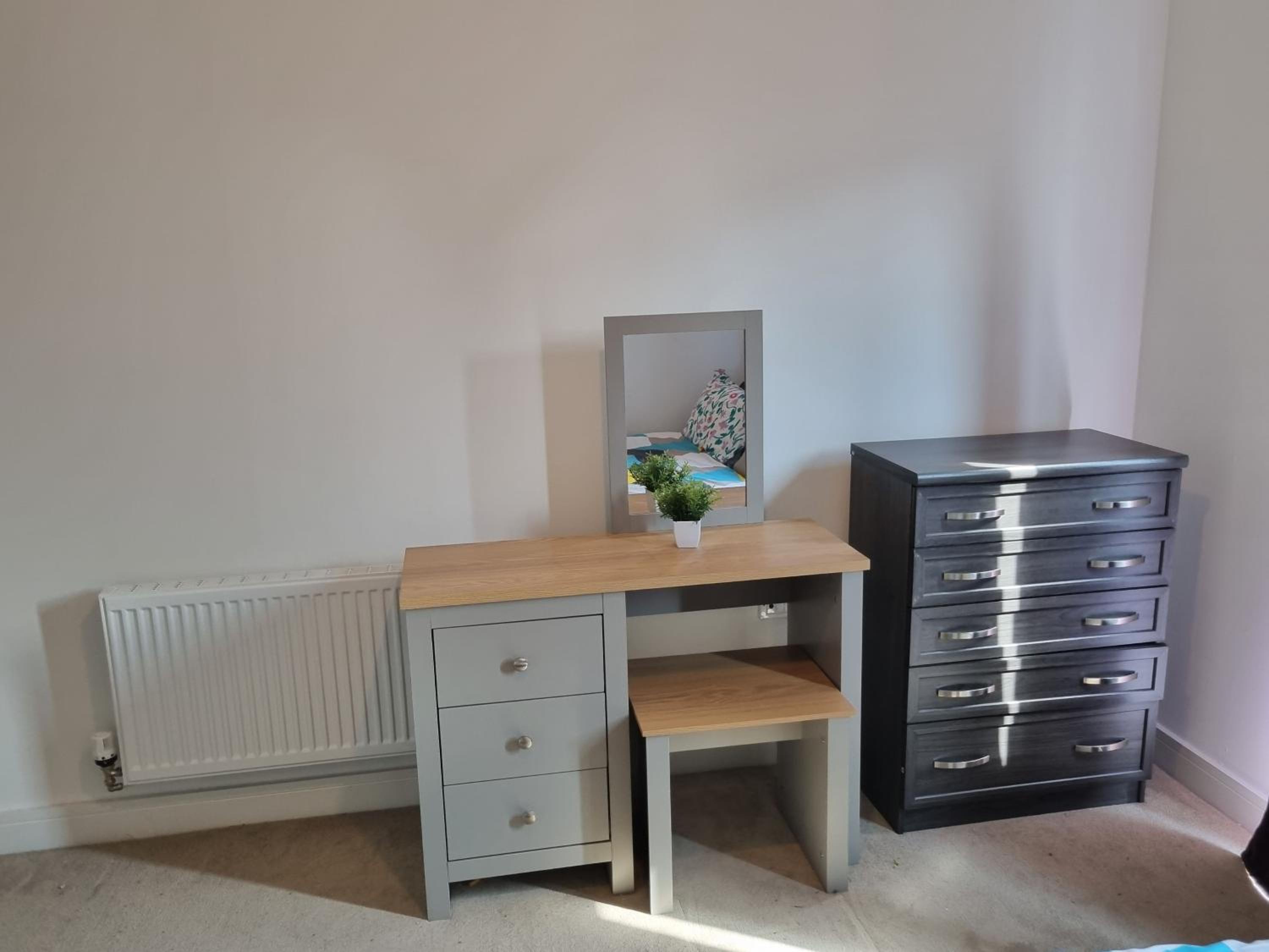 A Spacious and Hearty 2BD Swindon stay view 2