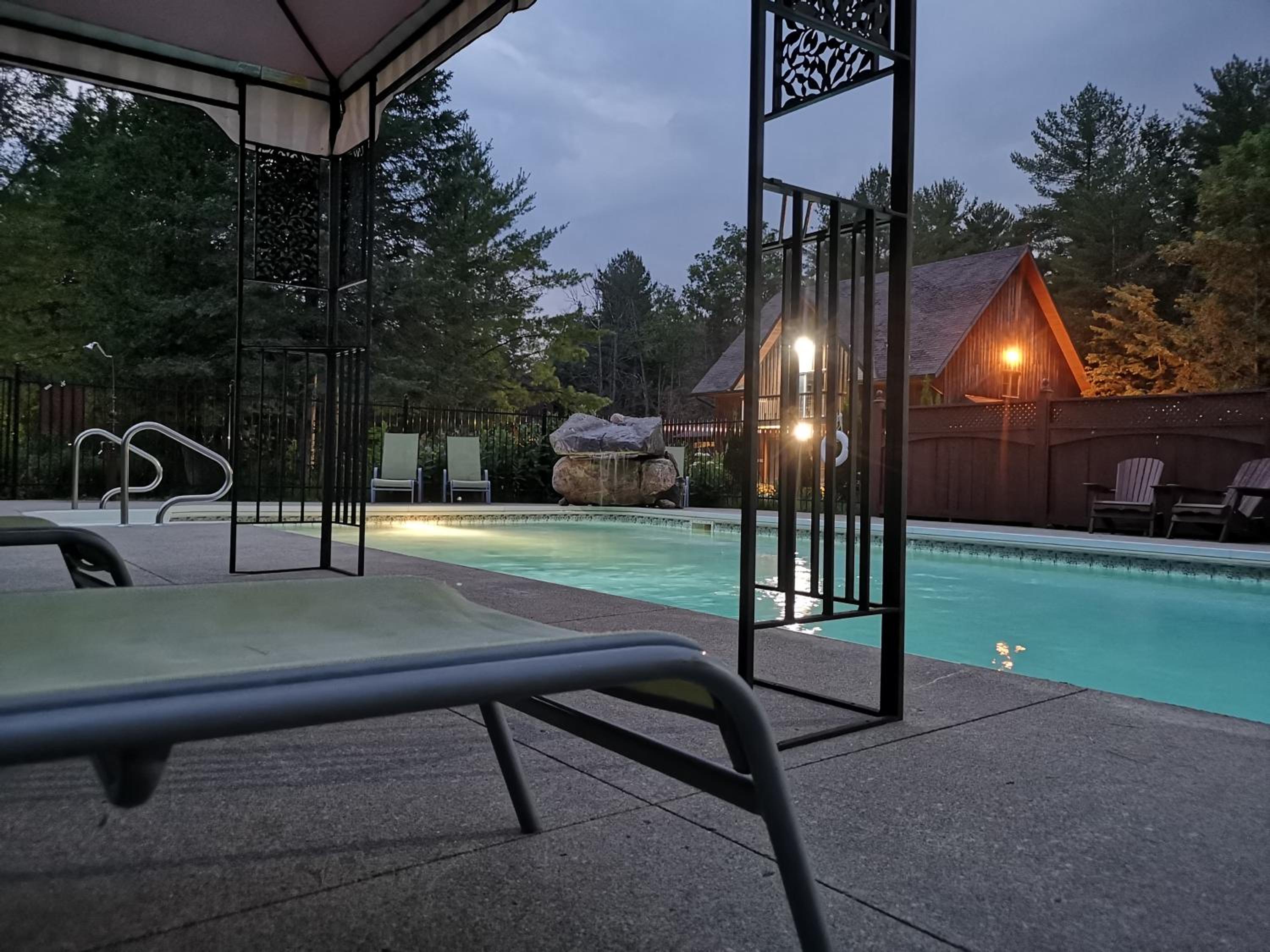 Westwind Inn on the Lake