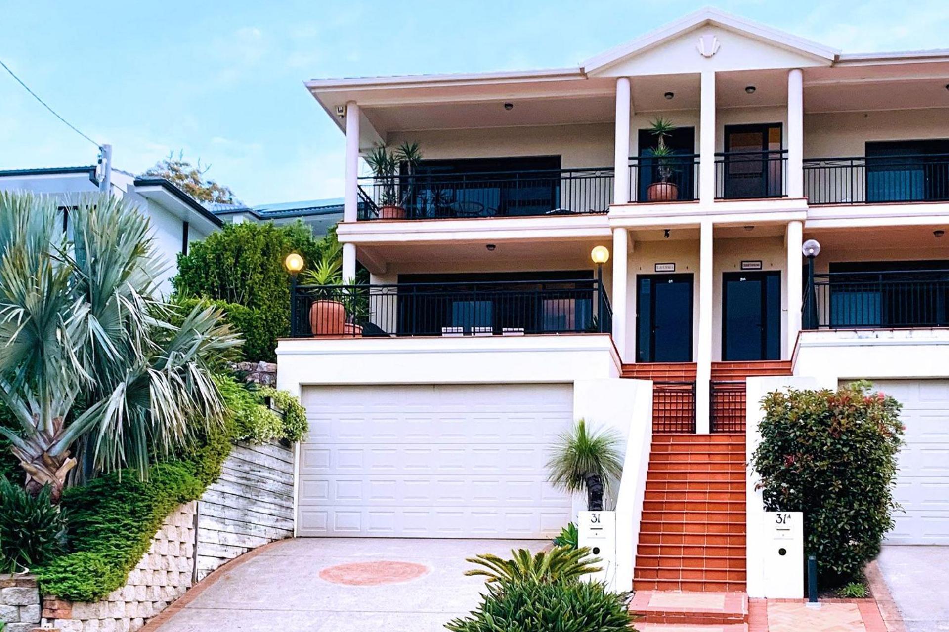 Hotel La Cima, 31 Wallawa Rd - Stunning property with stunning views, WiFi, air conditoning, linen and bed making supplied - Image 1