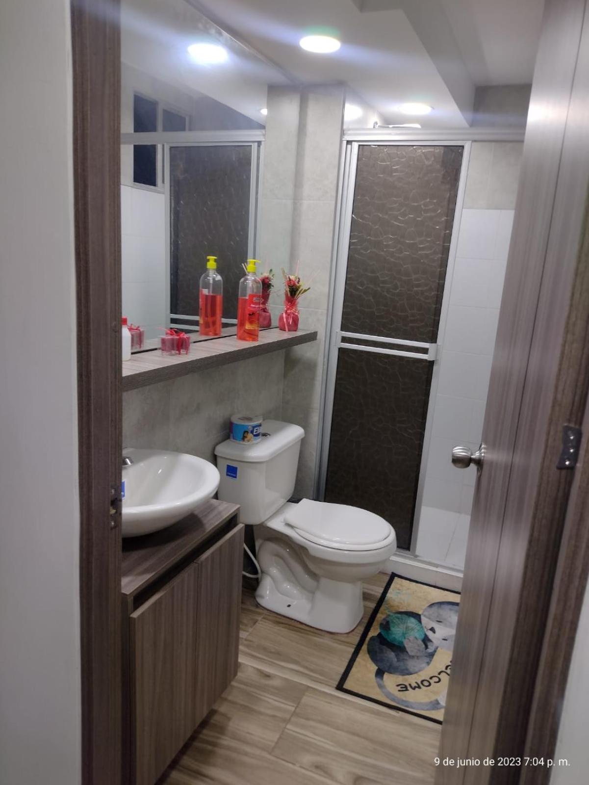 Apartamento con parqueadero y piscina