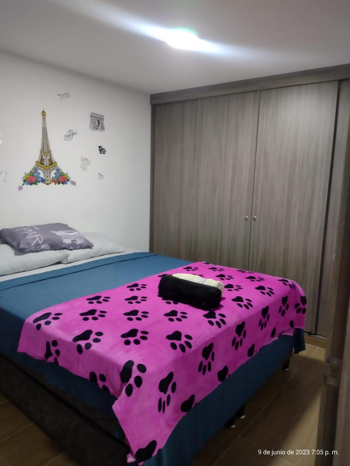 Apartamento con parqueadero y piscina