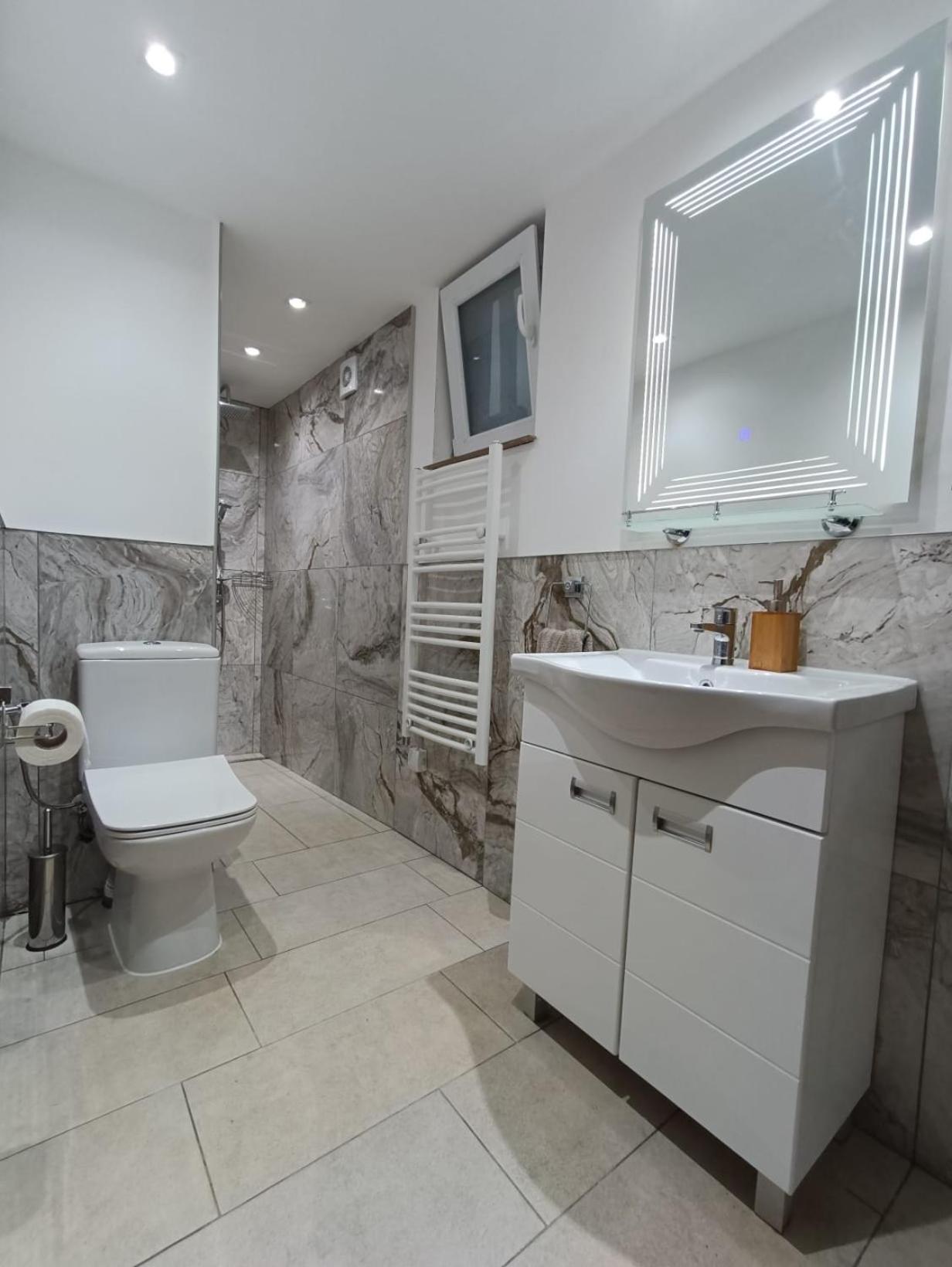 Carefree Apartments photo 3