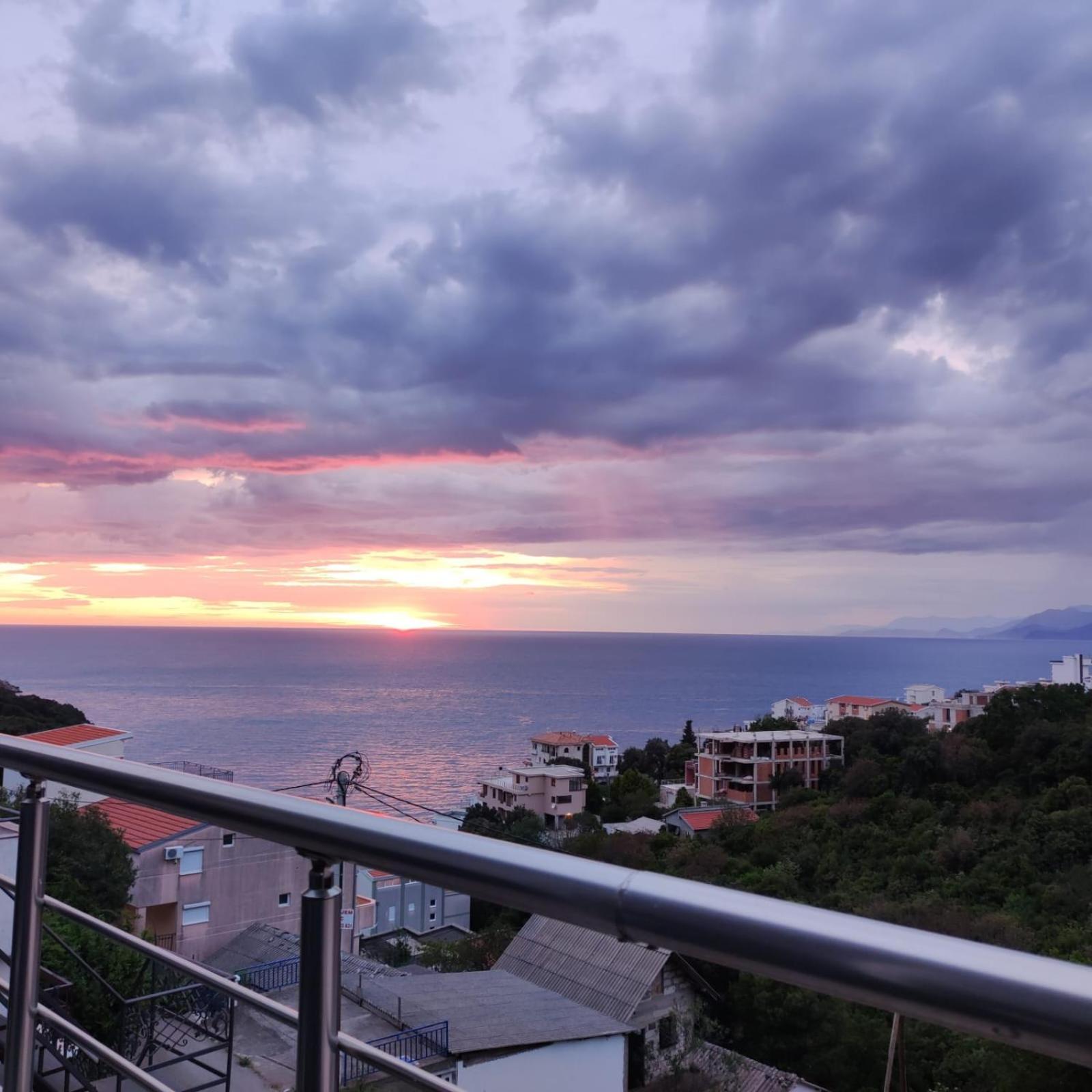 Carefree Apartments photo 4