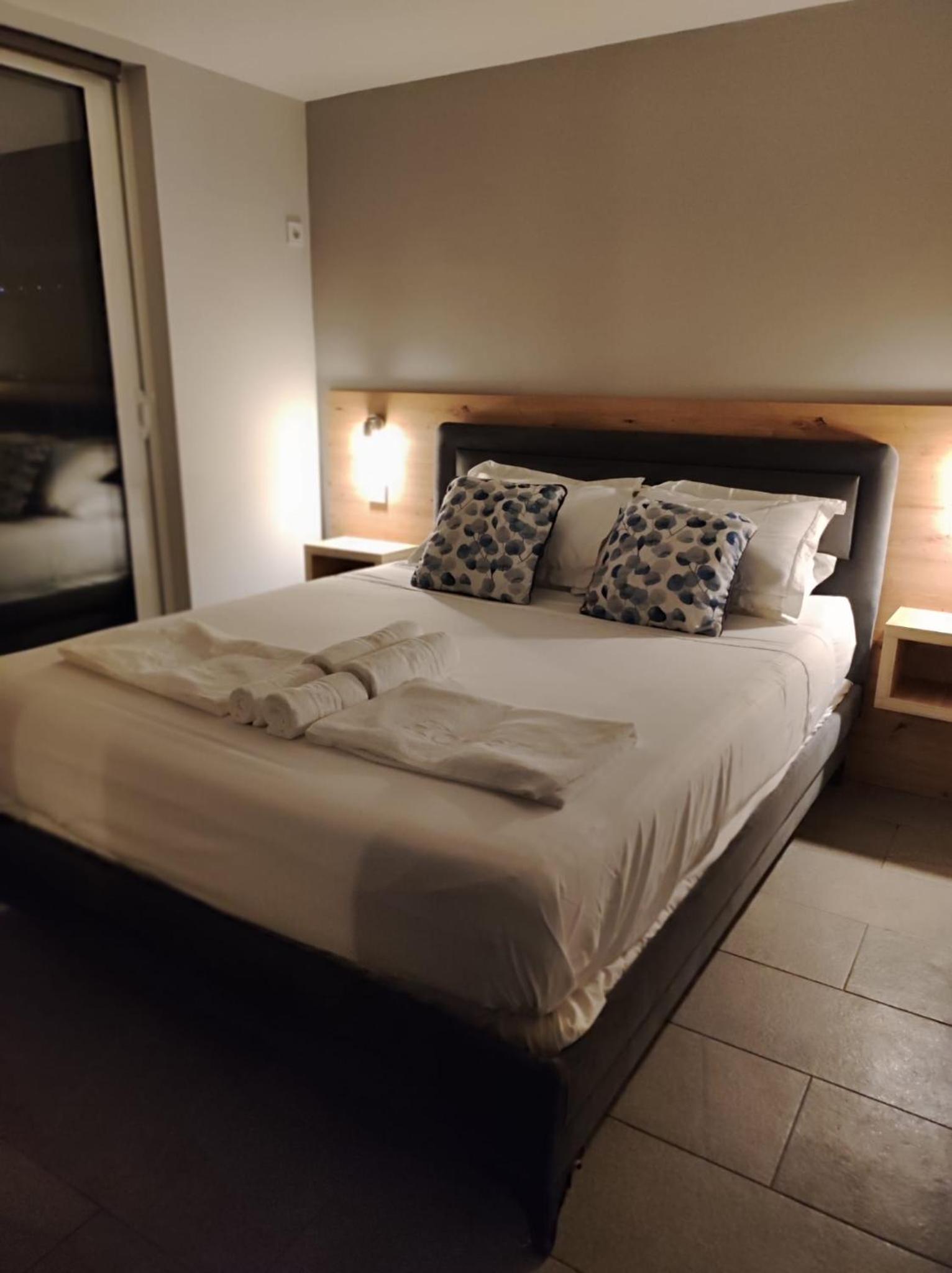 Carefree Apartments photo 2