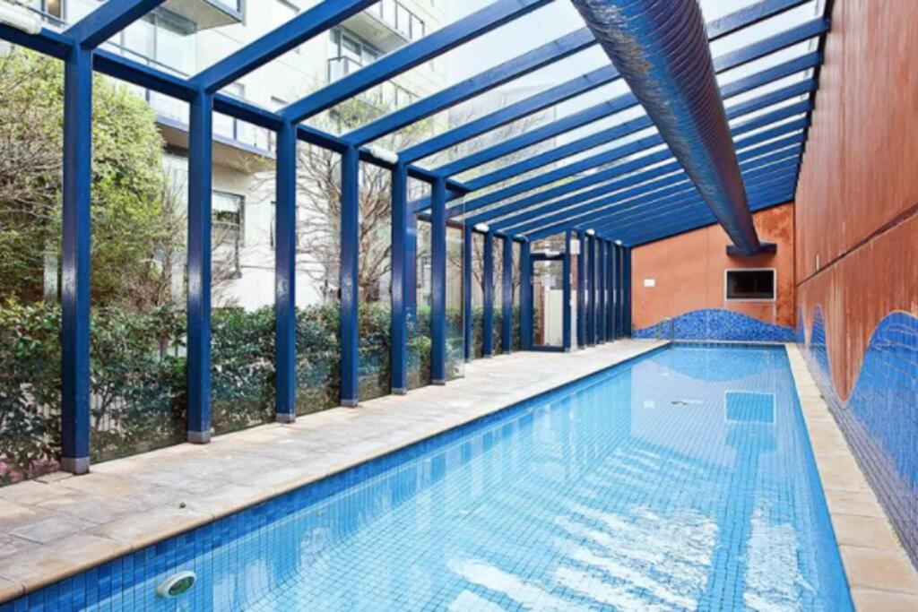 Spacious apartment minutes from the CBD