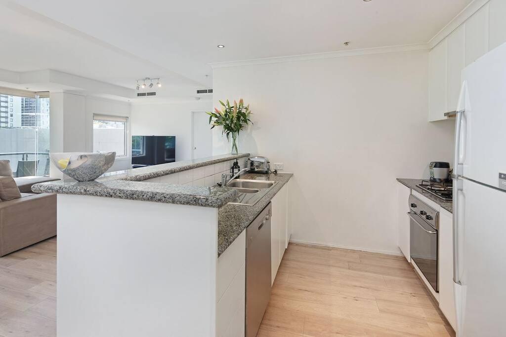 Spacious apartment minutes from the CBD