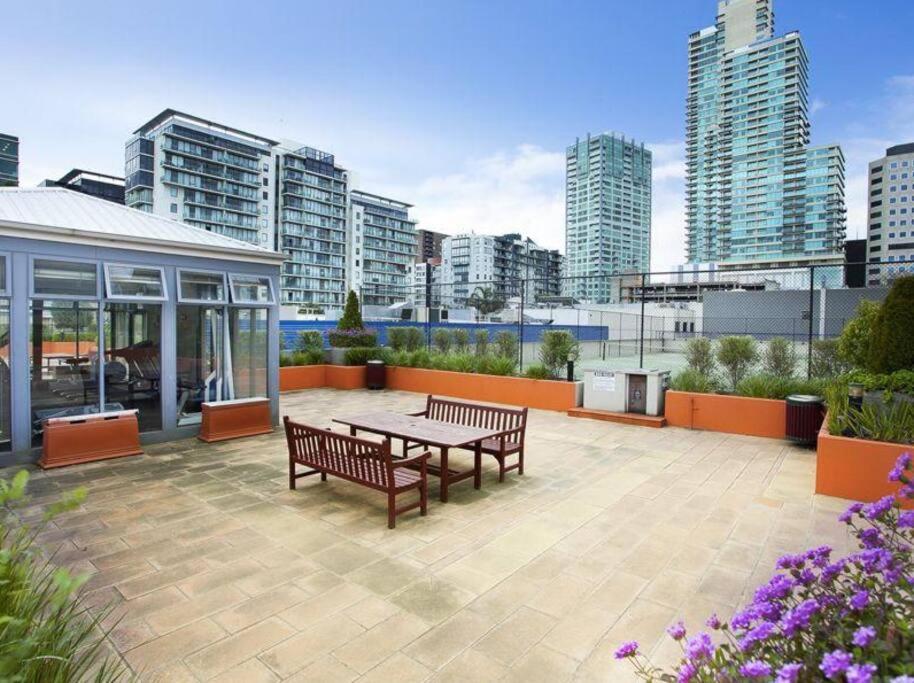Spacious apartment minutes from the CBD