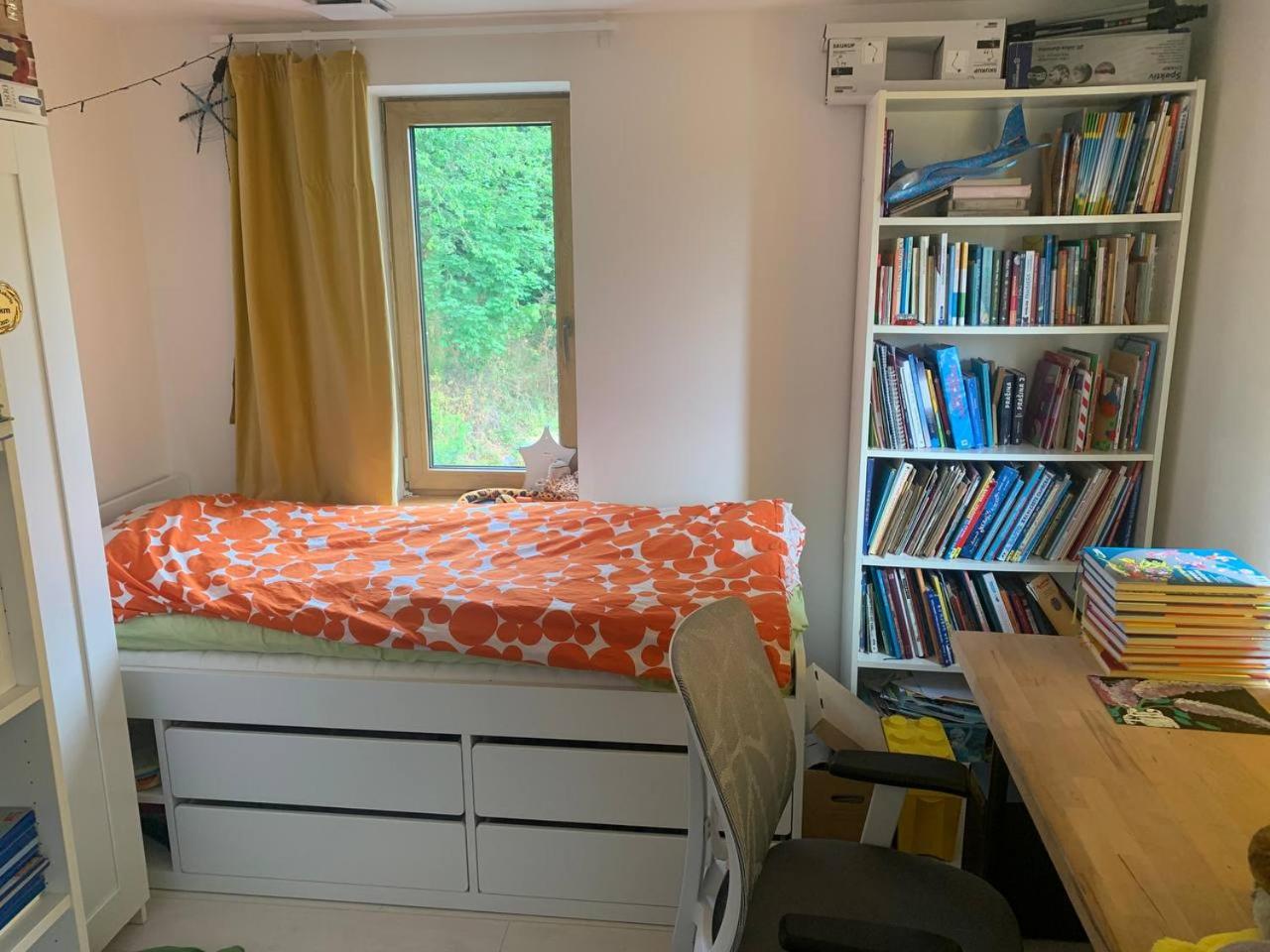 Cosy family house with garden, 12 min from the center