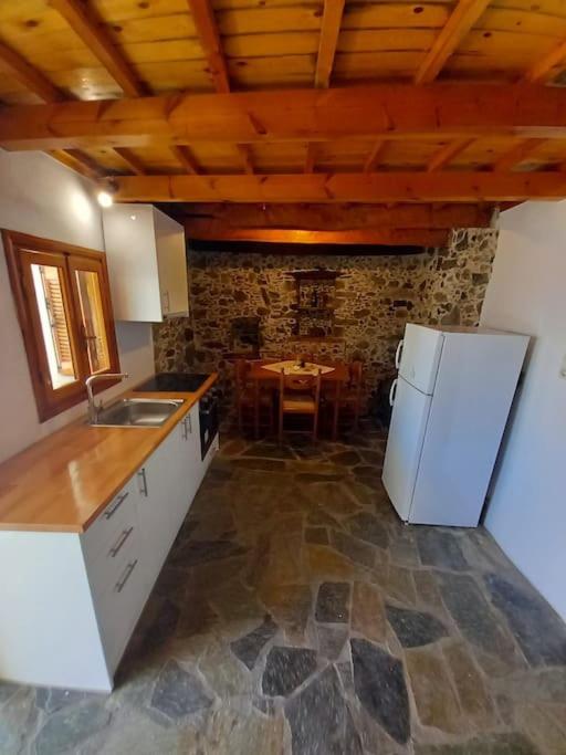 Relaxing and cozy - Nick & Avge's Cottage view 2