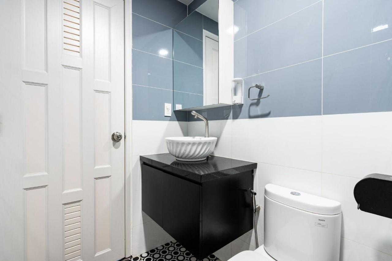 2 bedrooms ,2 WC Vip Sunrise City View D7 , Gym and Pool Free