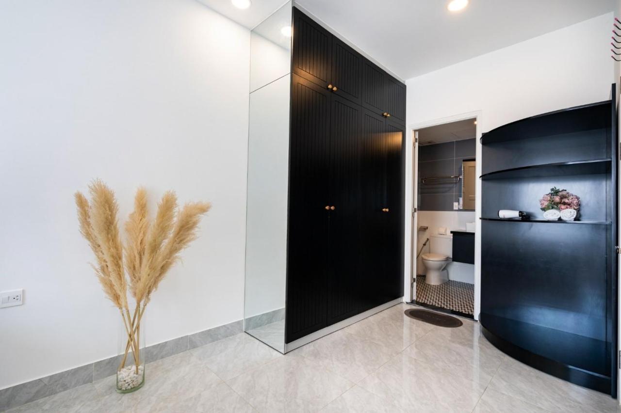 2 bedrooms ,2 WC Vip Sunrise City View D7 , Gym and Pool Free