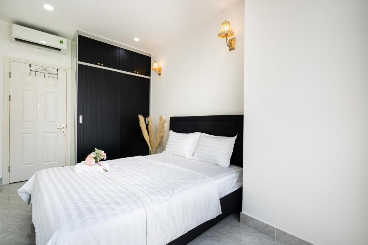 2 bedrooms ,2 WC Vip Sunrise City View D7 , Gym and Pool Free