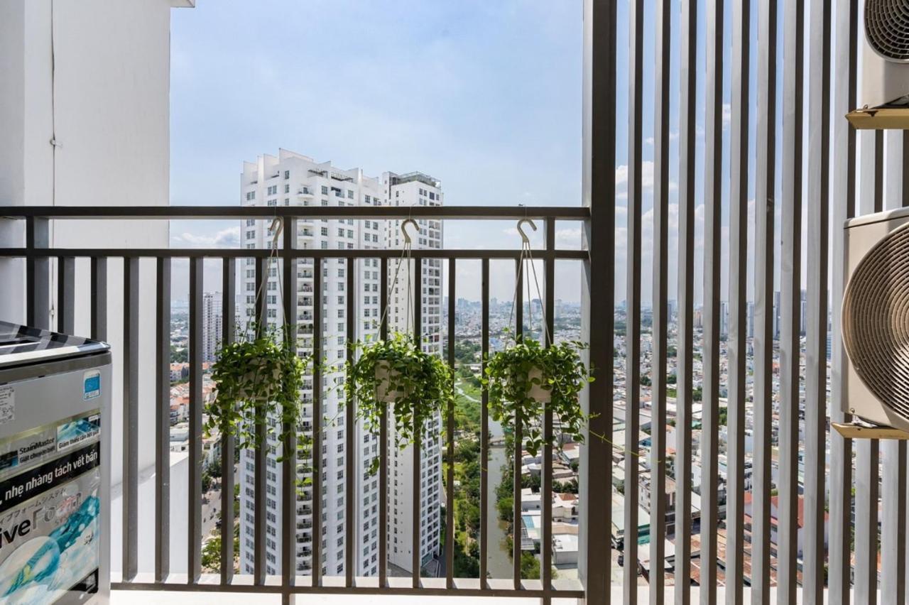 2 bedrooms ,2 WC Vip Sunrise City View D7 , Gym and Pool Free