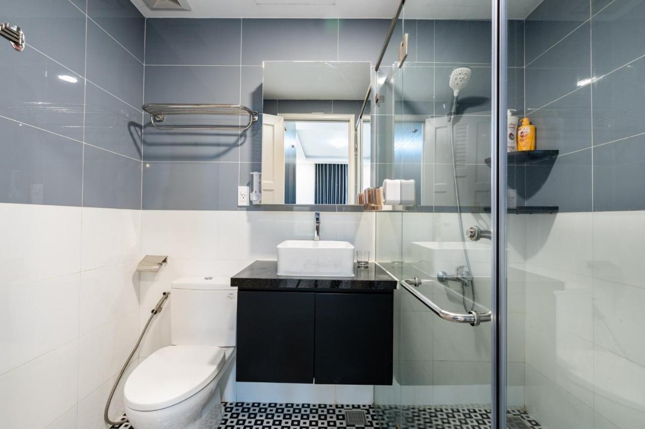 2 bedrooms ,2 WC Vip Sunrise City View D7 , Gym and Pool Free