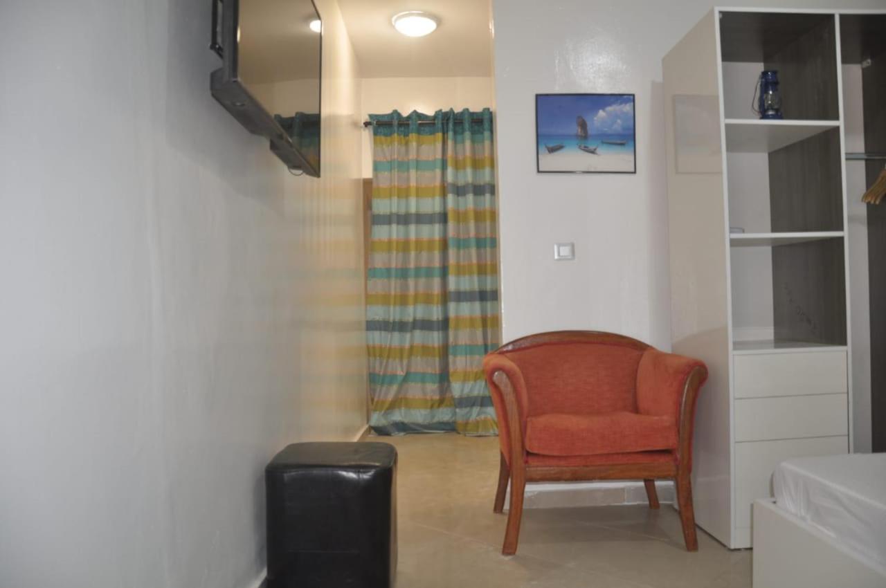 " Le Nid Douillet ", un fabuleux studio, calme, cosy et bien climatisé au centre de saly view 4