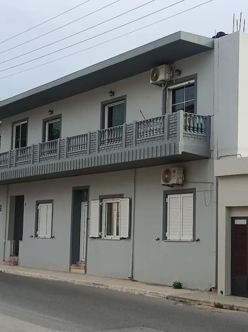 Hotel Giannis House in Kissamos - Image 1