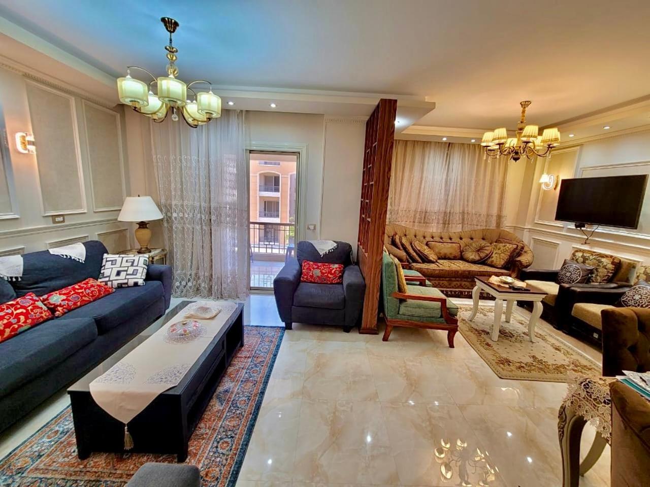 Ultra Luxury 3BR with Pools ,Sports ,Dining in Gated compound, Close to all sites