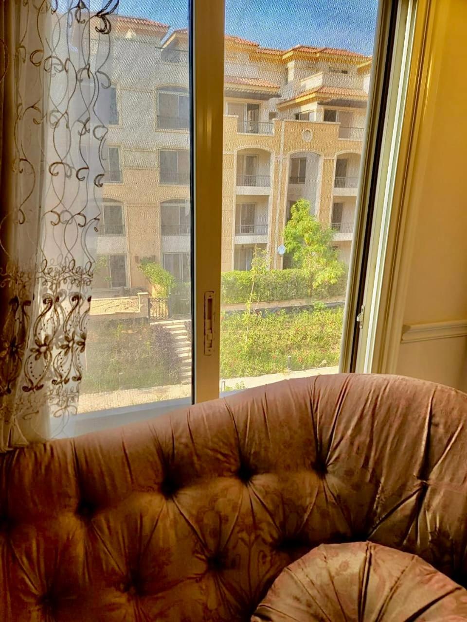 Ultra Luxury 3BR with Pools ,Sports ,Dining in Gated compound, Close to all sites