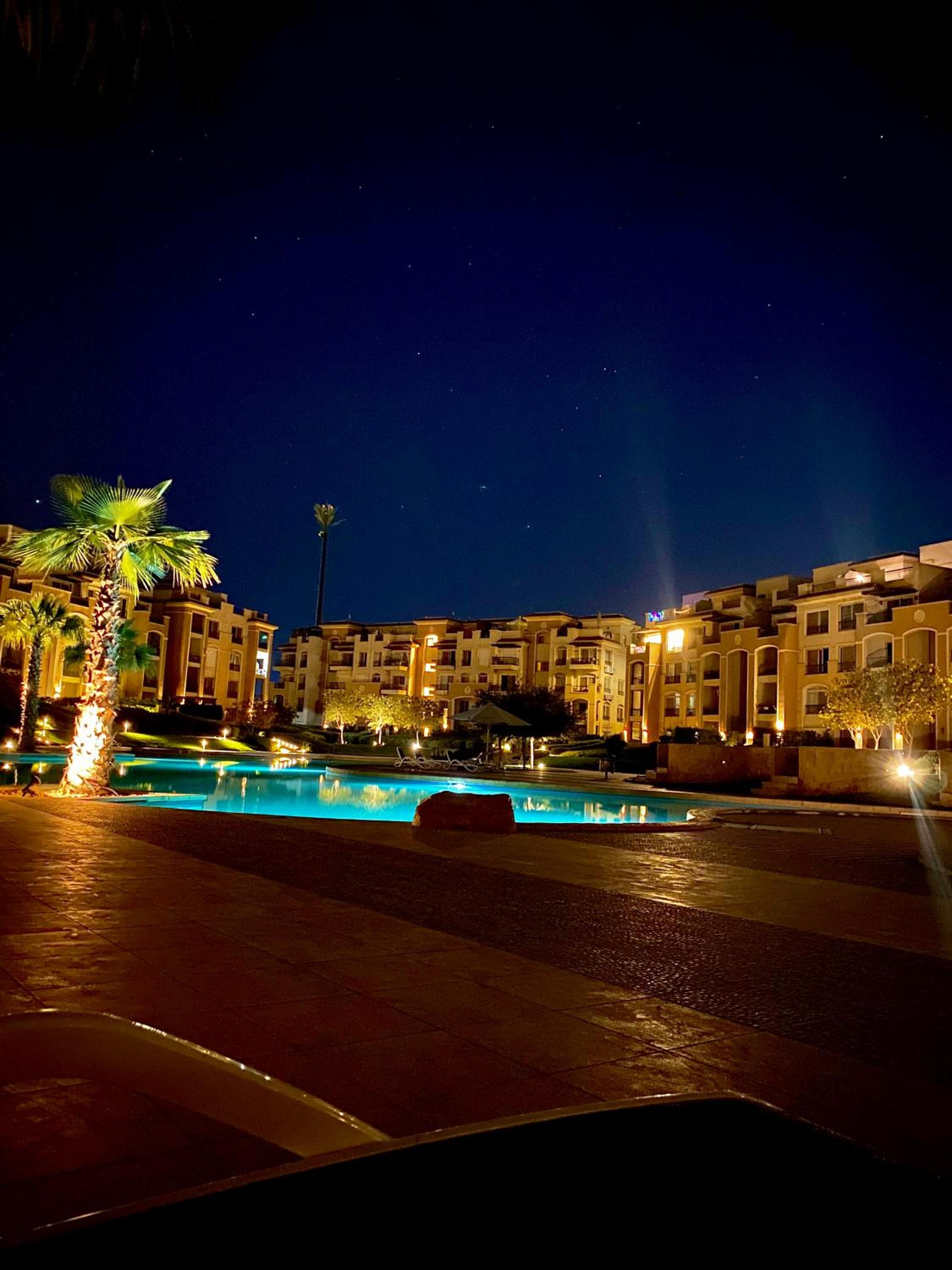 Ultra Luxury 3BR with Pools ,Sports ,Dining in Gated compound, Close to all sites