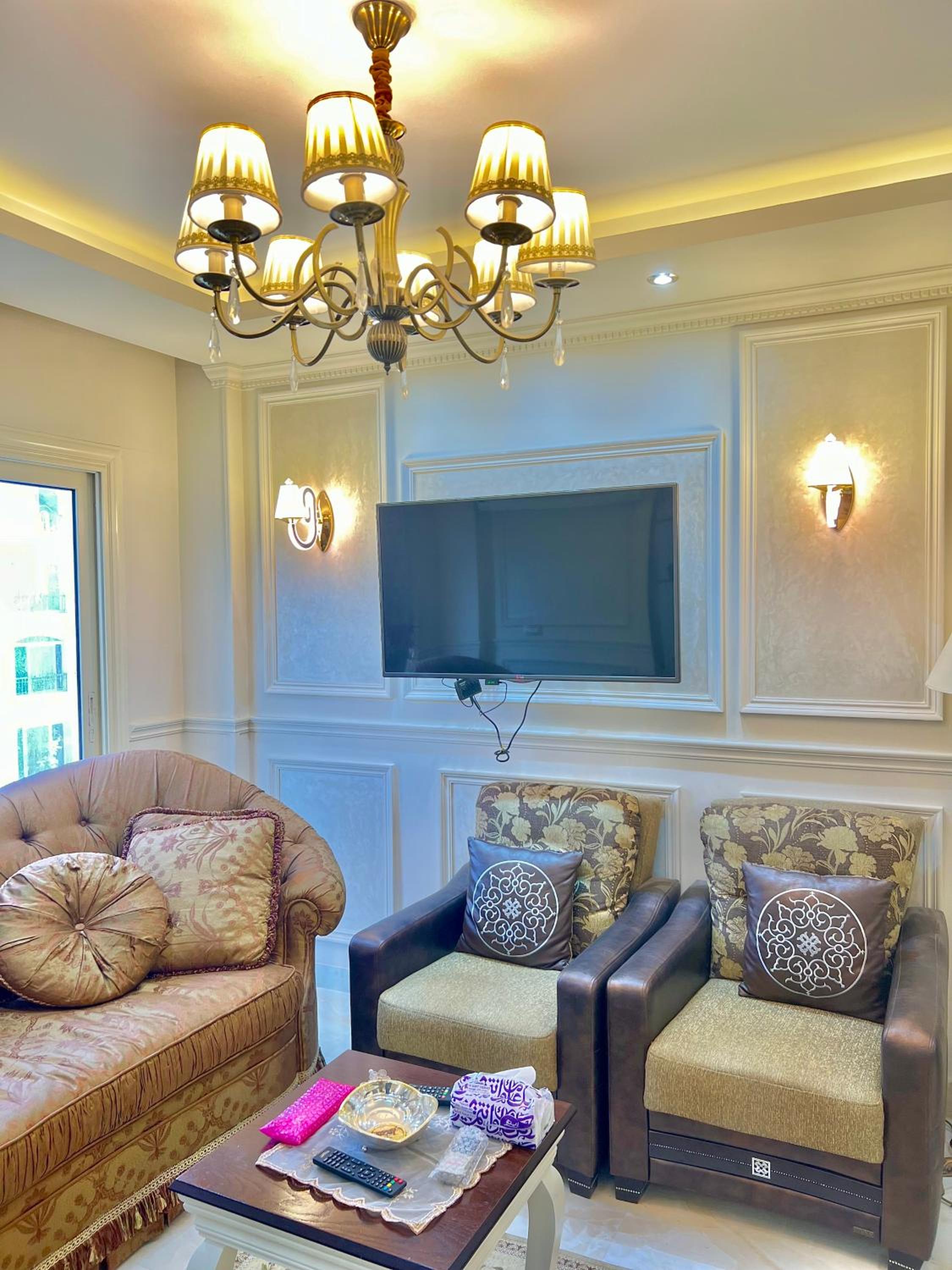 Ultra Luxury 3BR with Pools ,Sports ,Dining in Gated compound, Close to all sites