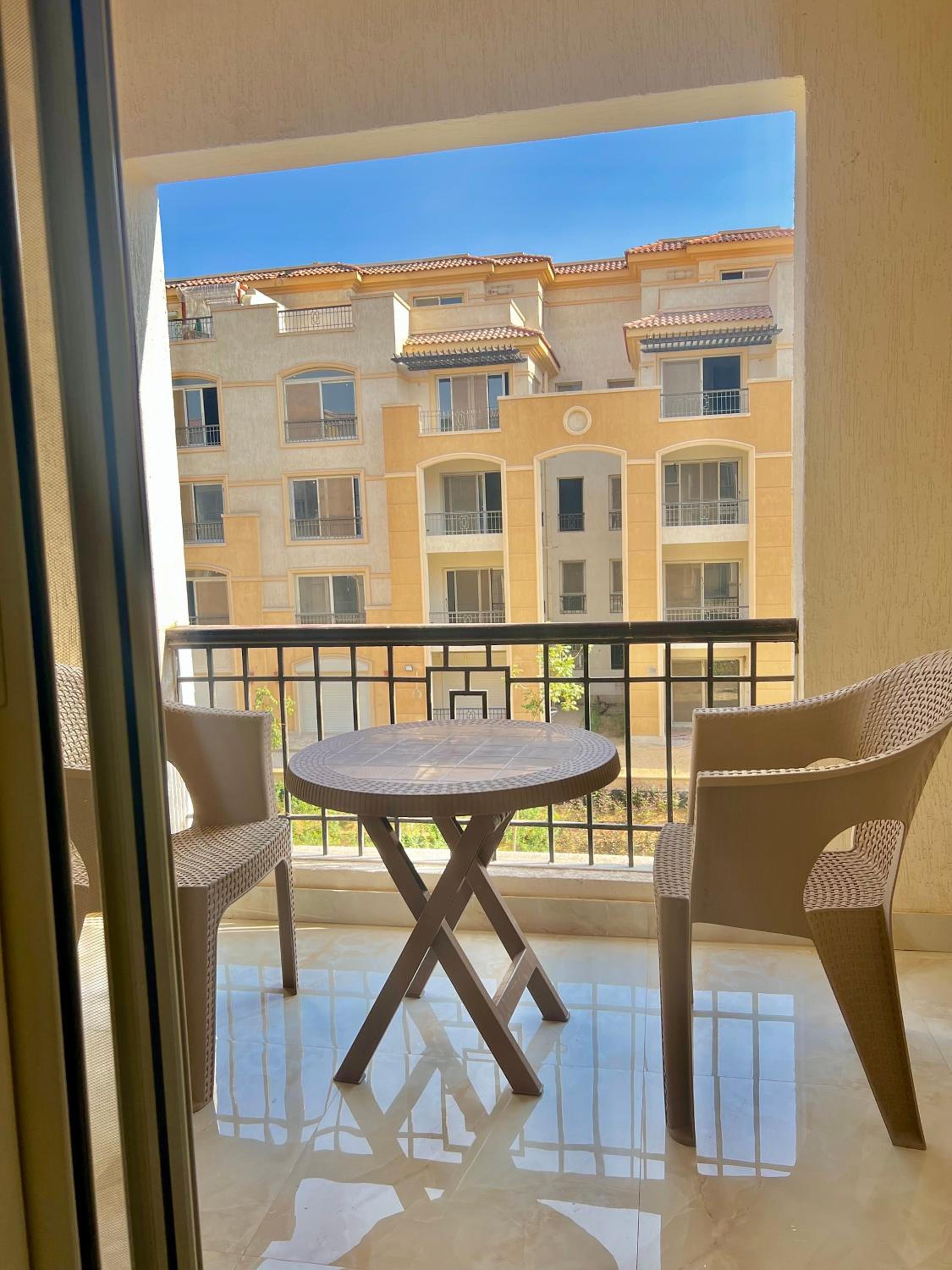 Ultra Luxury 3BR with Pools ,Sports ,Dining in Gated compound, Close to all sites