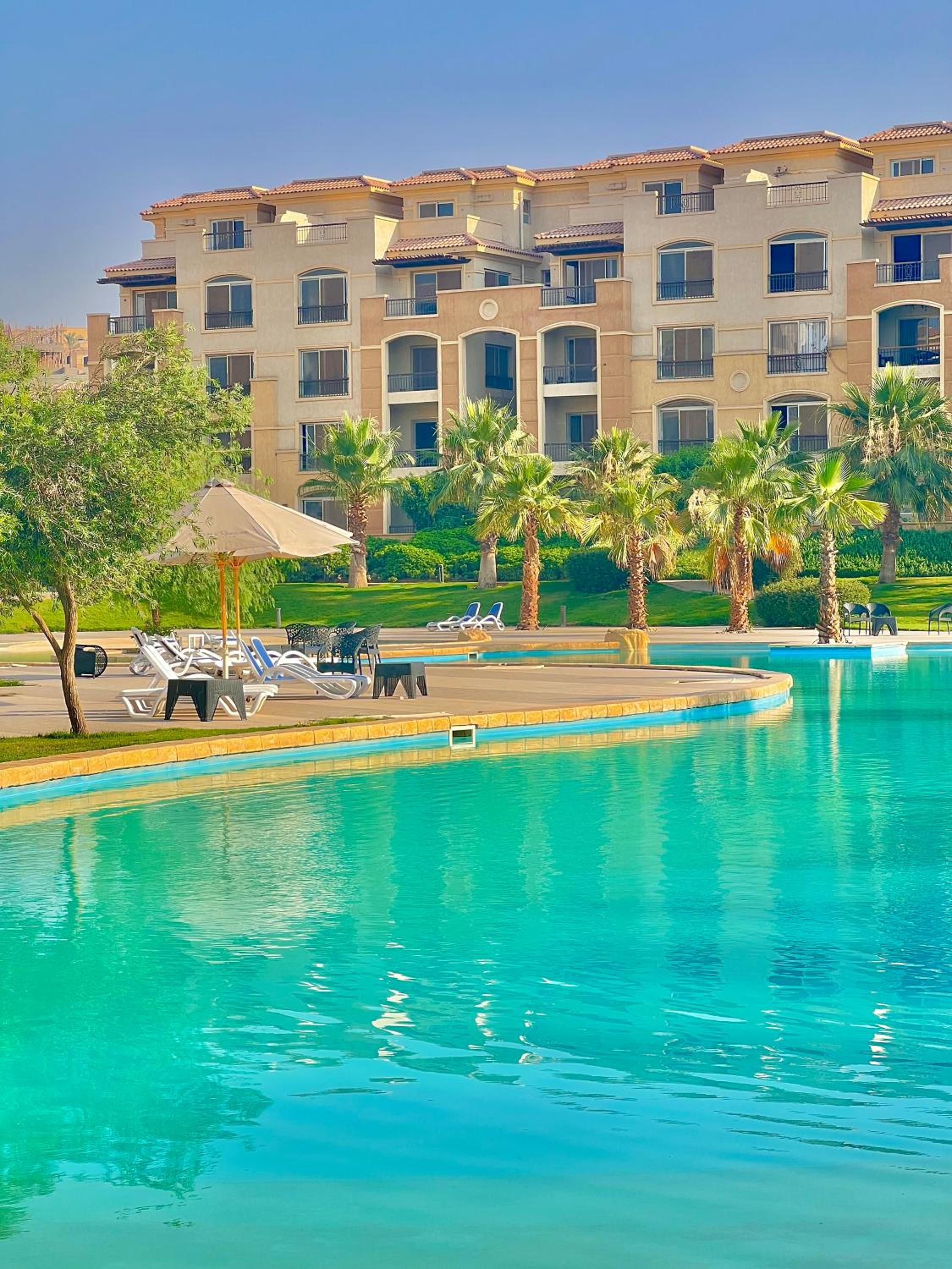 Ultra Luxury 3BR with Pools ,Sports ,Dining in Gated compound, Close to all sites